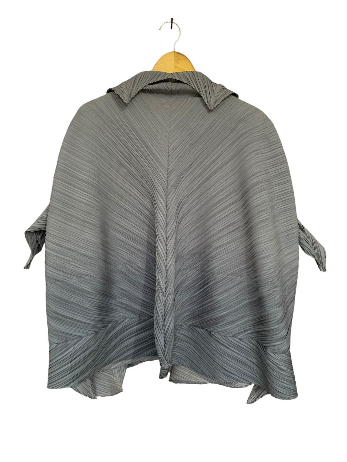 Issey Miyake Vintage Issey Miyake bat wing pleated gradient uouter Size ONE SIZE - 4 Thumbnail