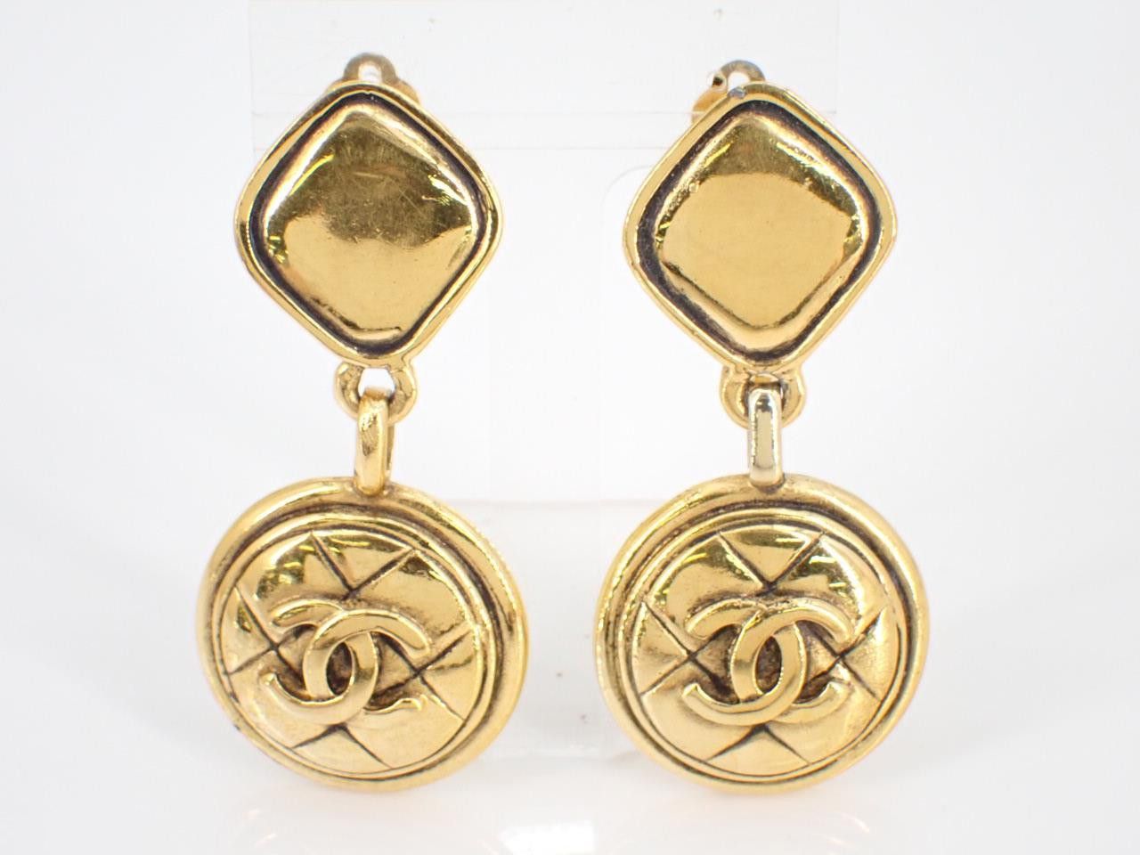 Chanel Chanel Clover Round Clip-On Earrings Metal Size ONE SIZE - 1 Thumbnail