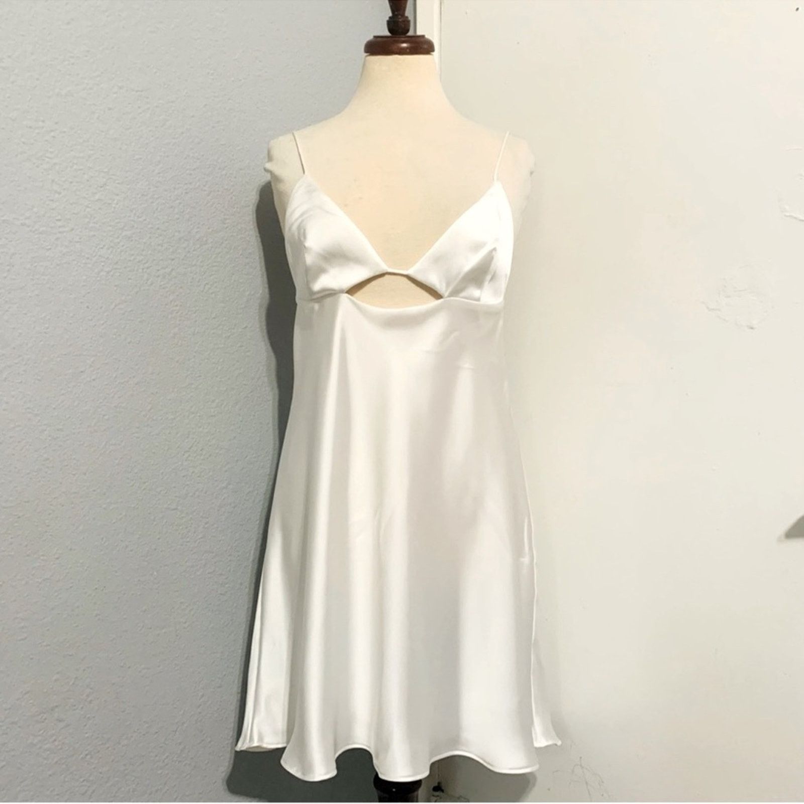 Zara Zara Blogger's Favorite V-Neck Satin Cut Out Mini Dress Size XL / US 12-14 / IT 48-50 - 4 Thumbnail