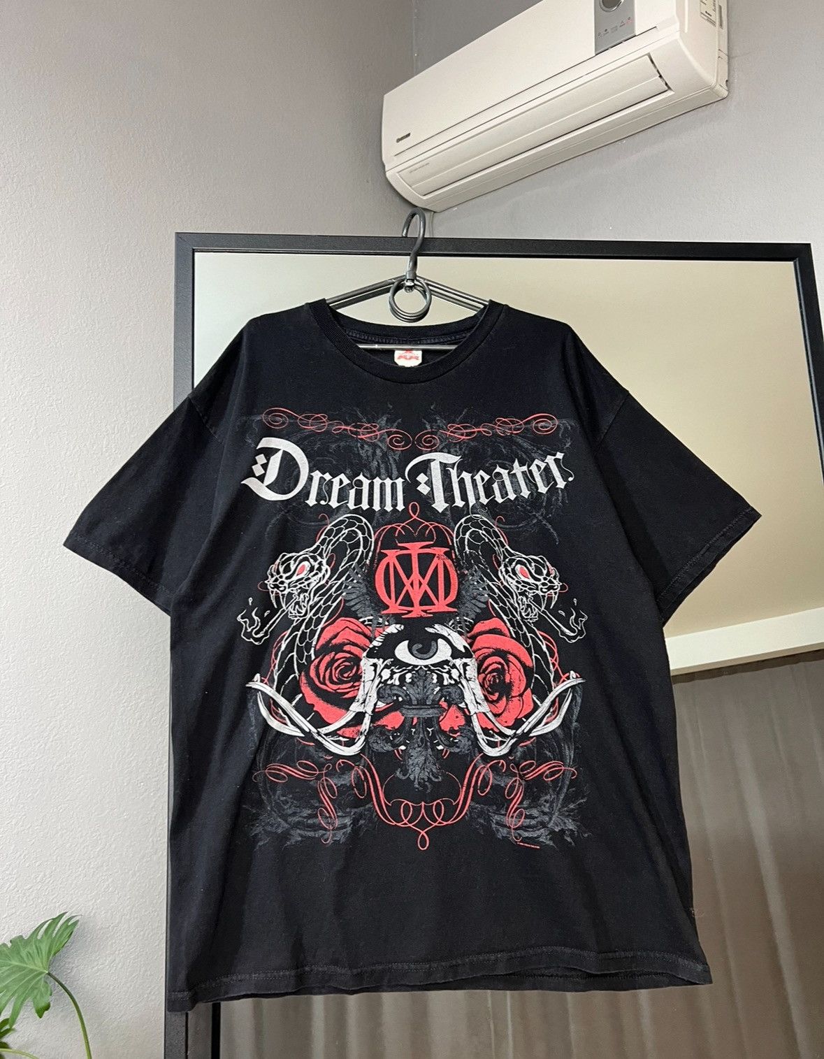 Band Tees FAST DEAL Vintage Dream Theater 2000 T-Shirt Faded Rock Y2K Size US M / EU 48-50 / 2 - 1 Thumbnail