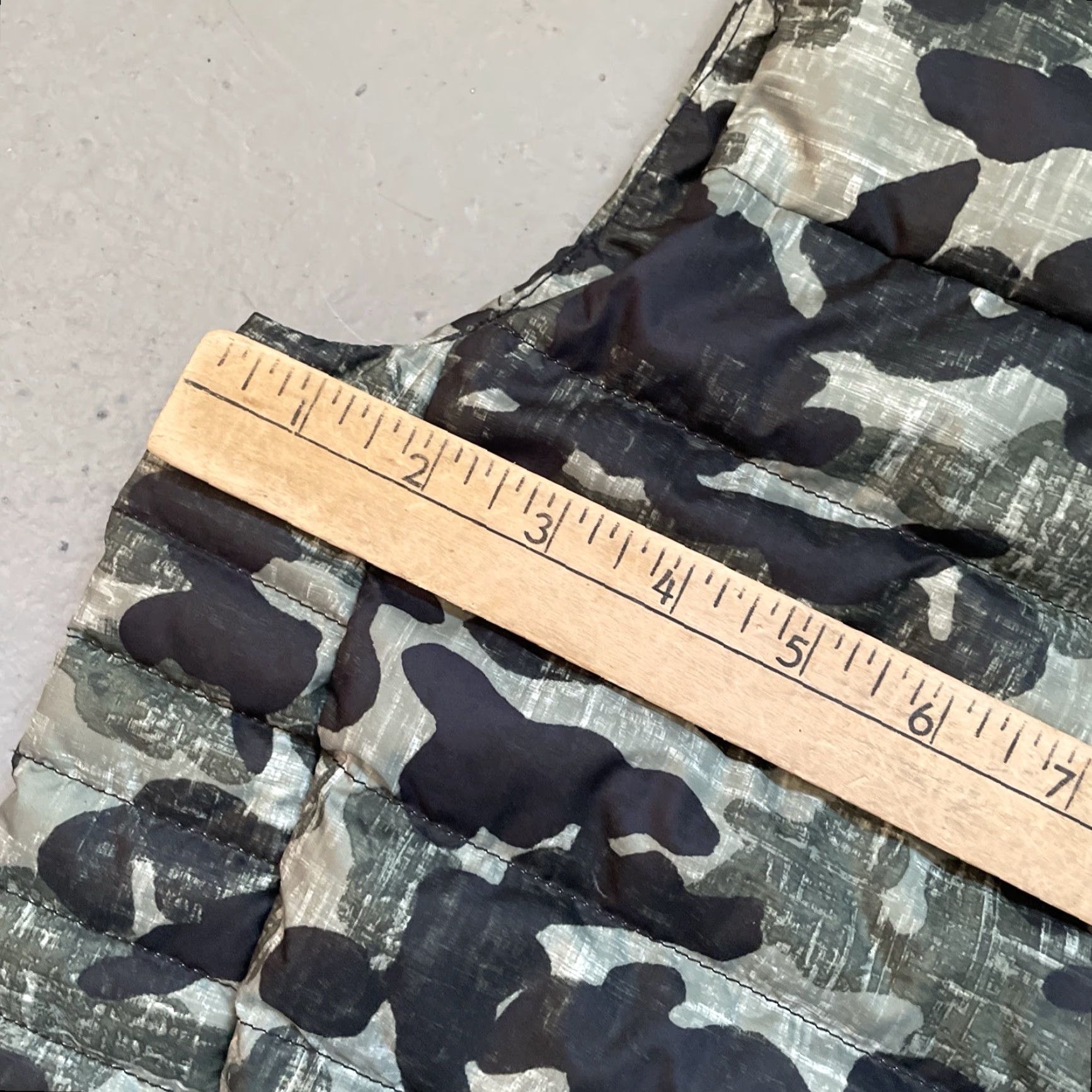 The North Face VINTAGE The North Face 550 Down Puffer Camouflage Full Zip Vest Men’s Small Size US S / EU 44-46 / 1 - 3 Thumbnail