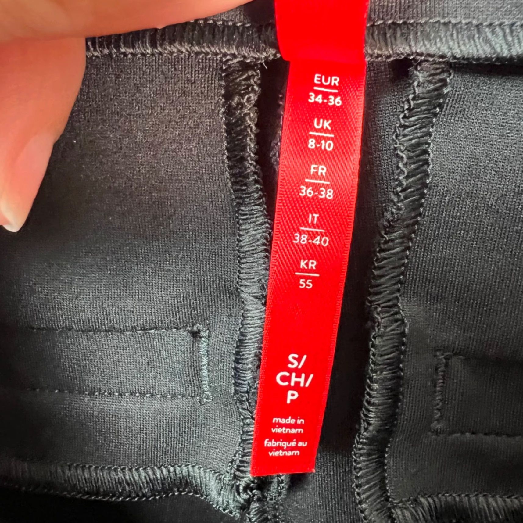 Spanx Spanx Womens Size Small Black Slim-Leg Pants w/ Button Detail Slim Ankle Pants Women XS? Size 28" / US 6 / IT 42 - 4 Thumbnail