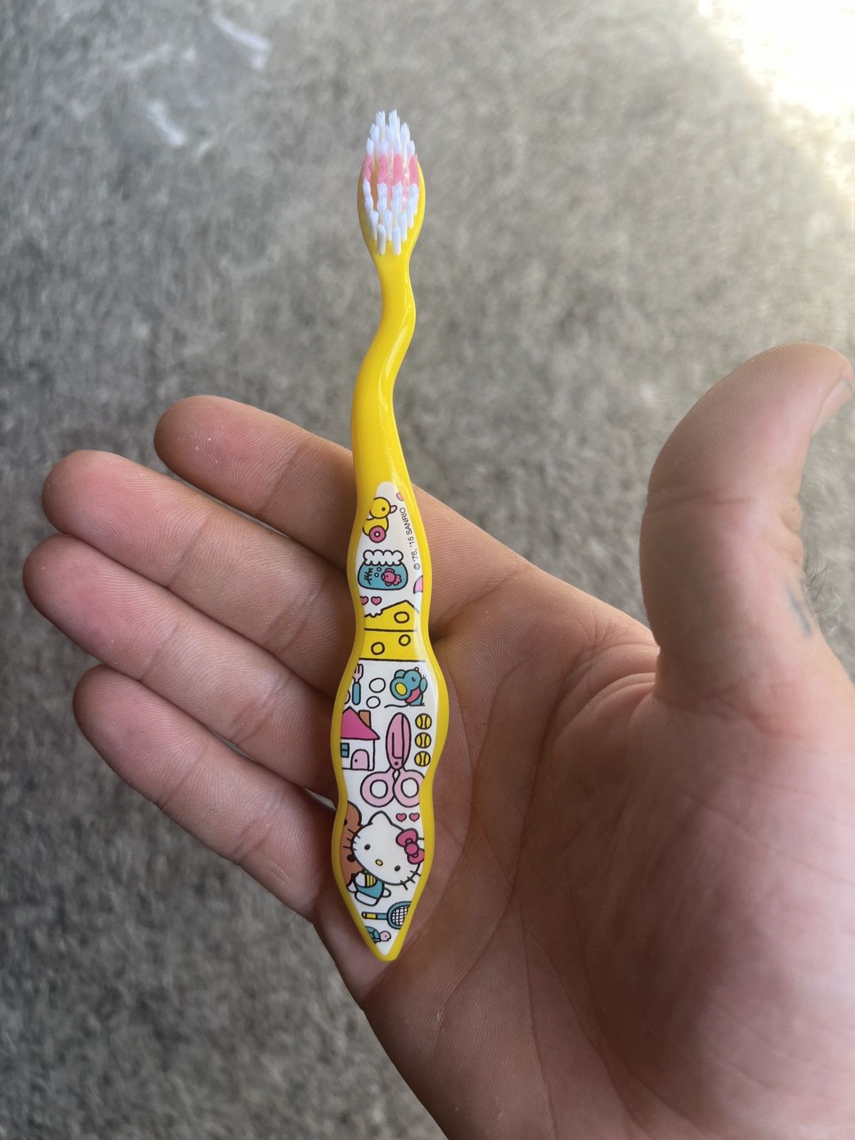 Hypebeast 2015 Sanrio Firefly Hello Kitty Soft Toothbrush Size ONE SIZE - 1 Thumbnail