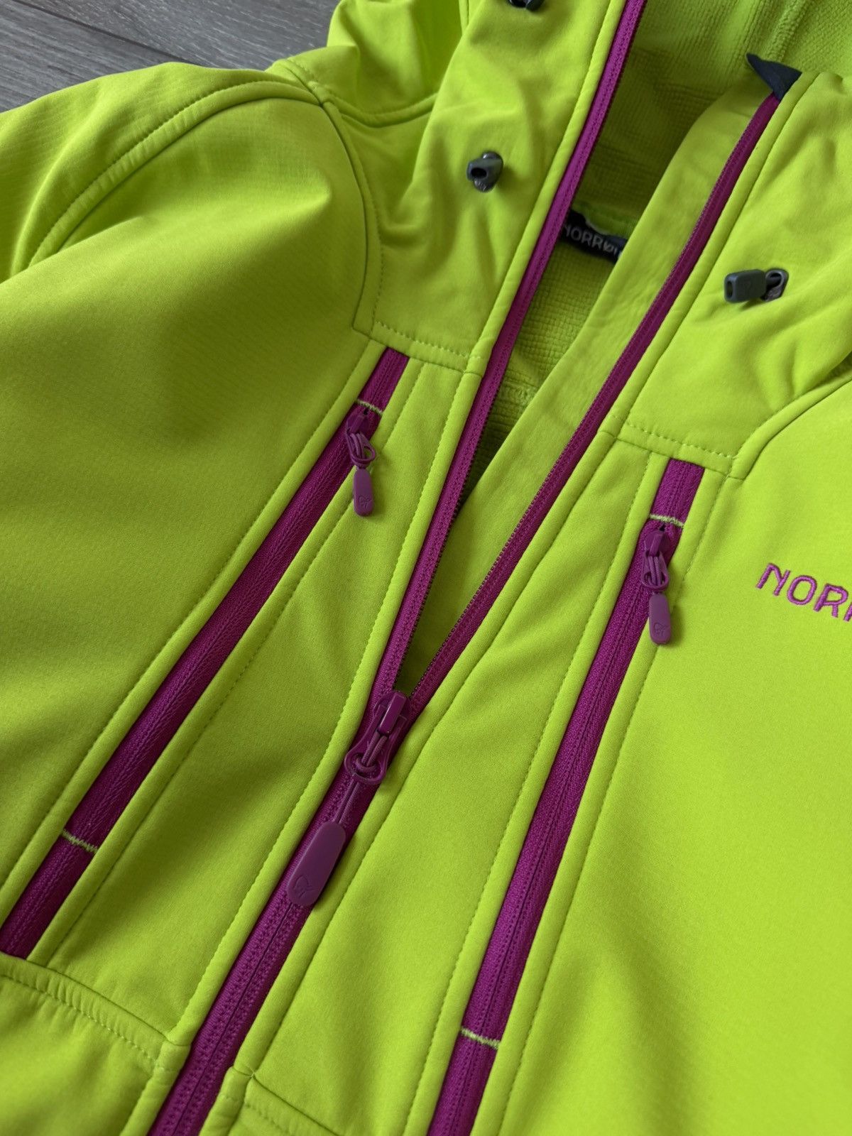 Norrona Norrona Trollveggen Flex3 Birch Tree Green Woman’s Jacket Size L / US 10 / IT 46 - 4 Thumbnail