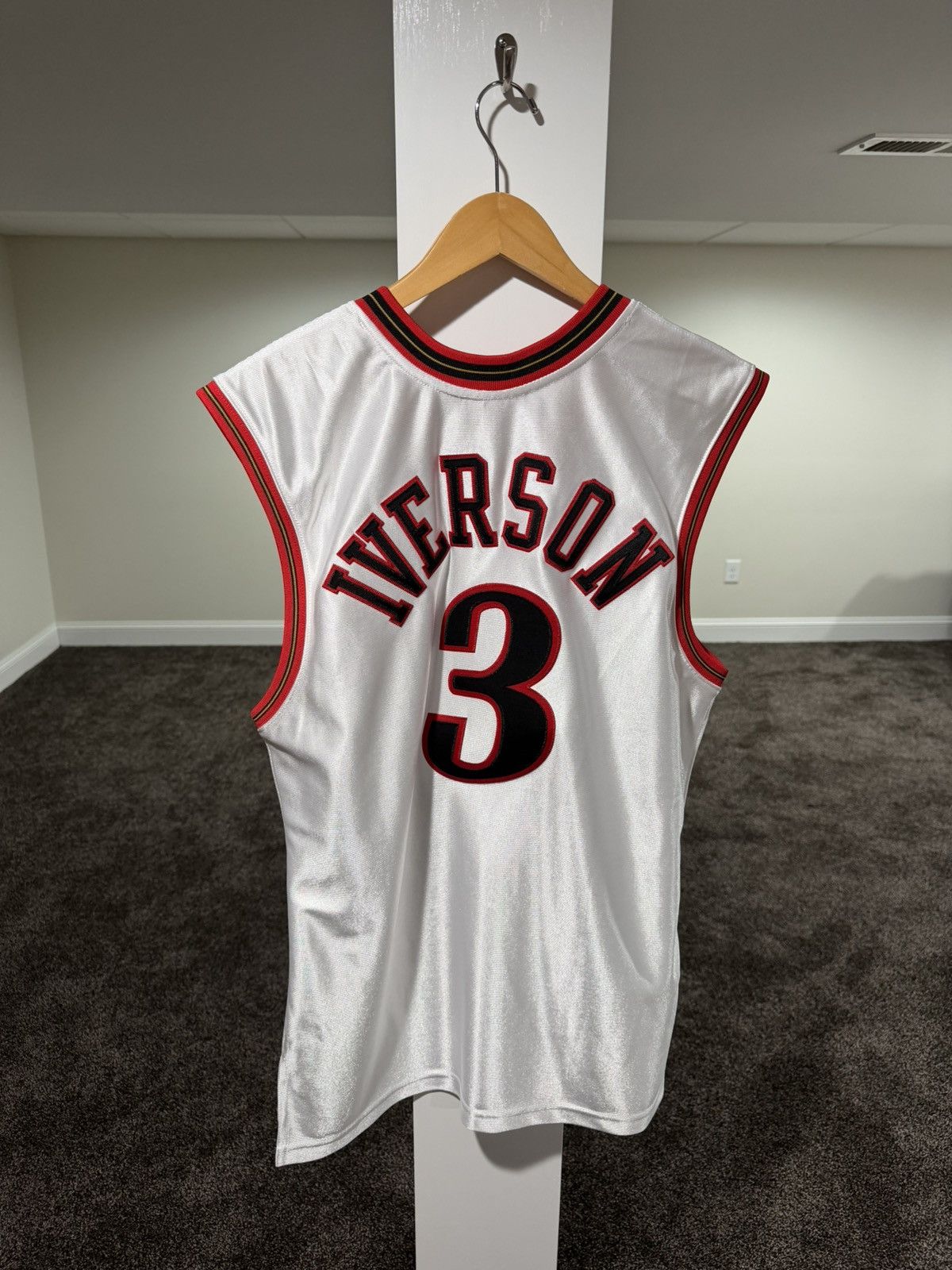 Mitchell & Ness Mitchell & Ness x NBA White Allen Iverson 2001 Sixers Jersey Size US M / EU 48-50 / 2 - 2 Thumbnail