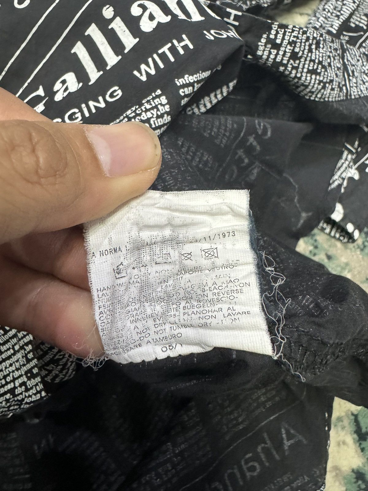John Galliano JOHN GALLIANO NEWSPAPER PRINT LONG SLEEVES SHIRT Size US XL / EU 56 / 4 - 8 Thumbnail