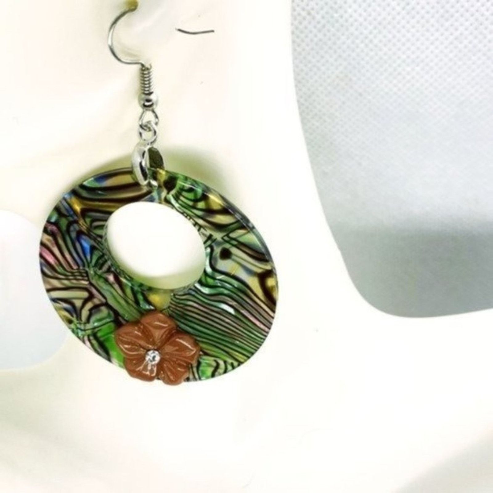 Other New NWT Abalone Shell Flower Rhinestone Dangle Earrings Size ONE SIZE - 1 Thumbnail