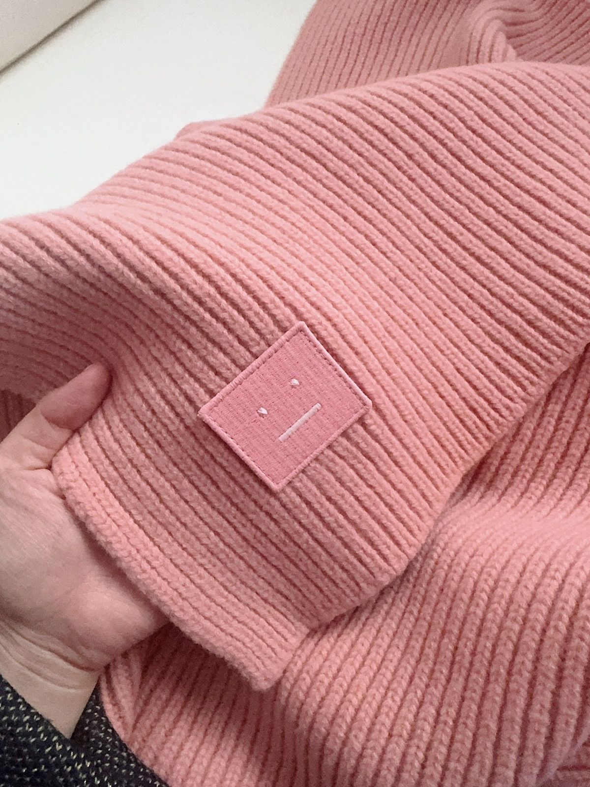 Acne Studios Barely used. Acne Soft Pink Ribbed Scarf Size ONE SIZE - 4 Thumbnail