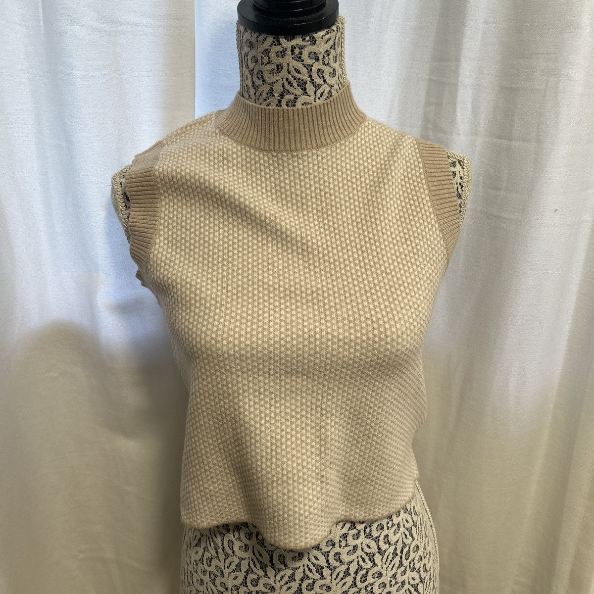 Rachel Zoe Racheal zoe cream sweater vest Size XS / US 0-2 / IT 36-38 - 1 Thumbnail