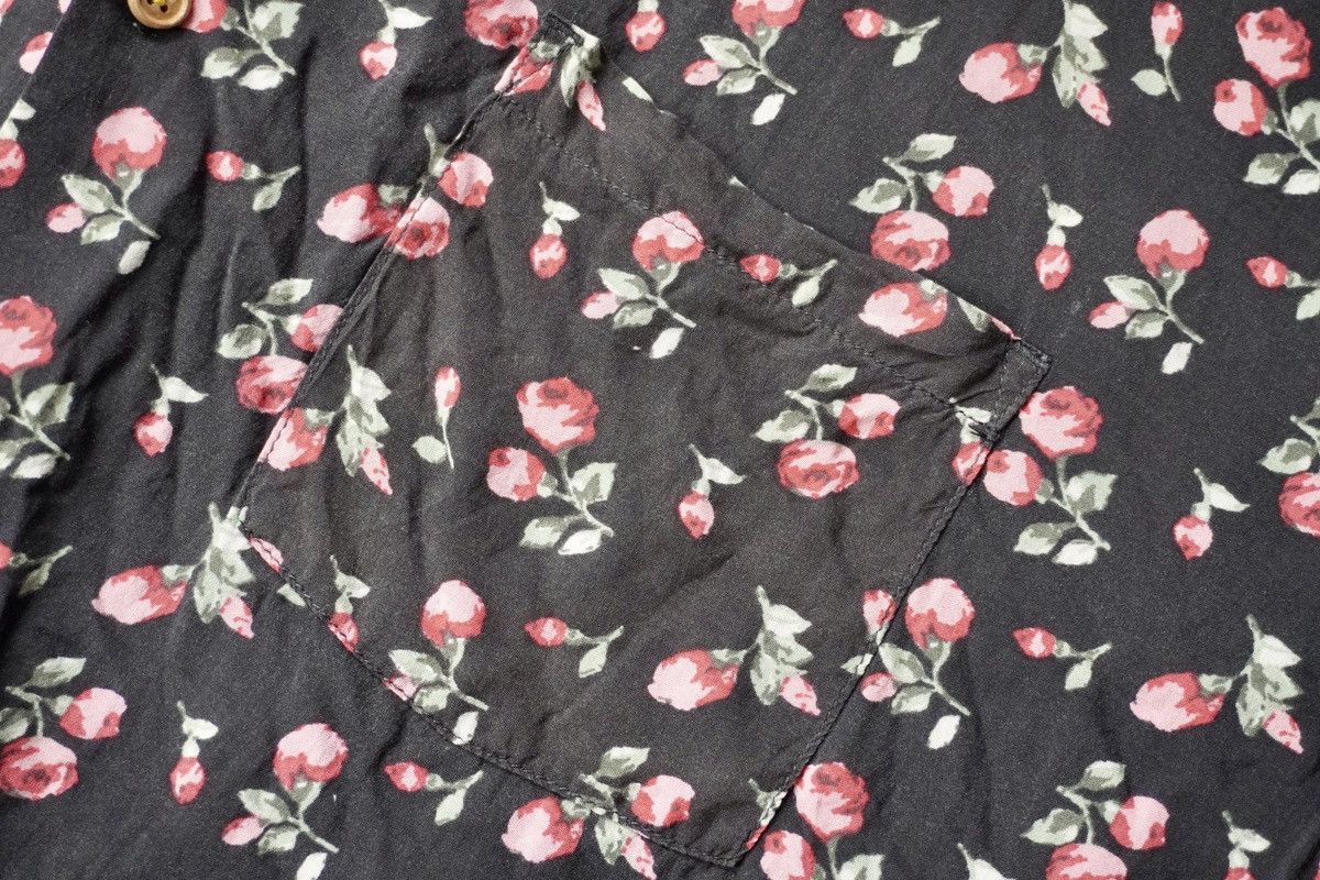 Stussy Stussy button up rayon red roses full printed rare piece Size US L / EU 52-54 / 3 - 7 Thumbnail