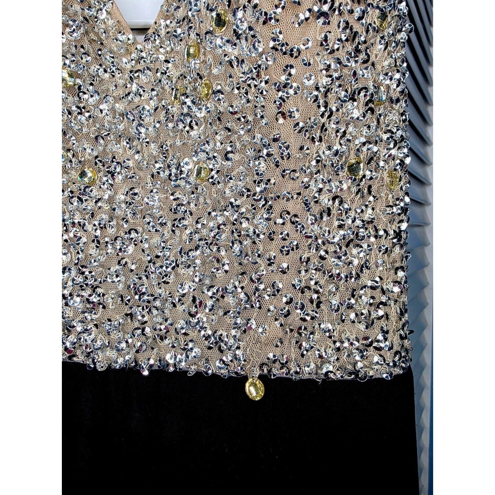 Adrianna Papell Adrianna Papell Beaded Gown V-Neck Sleeveless Dress Size 6 Size M / US 6-8 / IT 42-44 - 9 Thumbnail