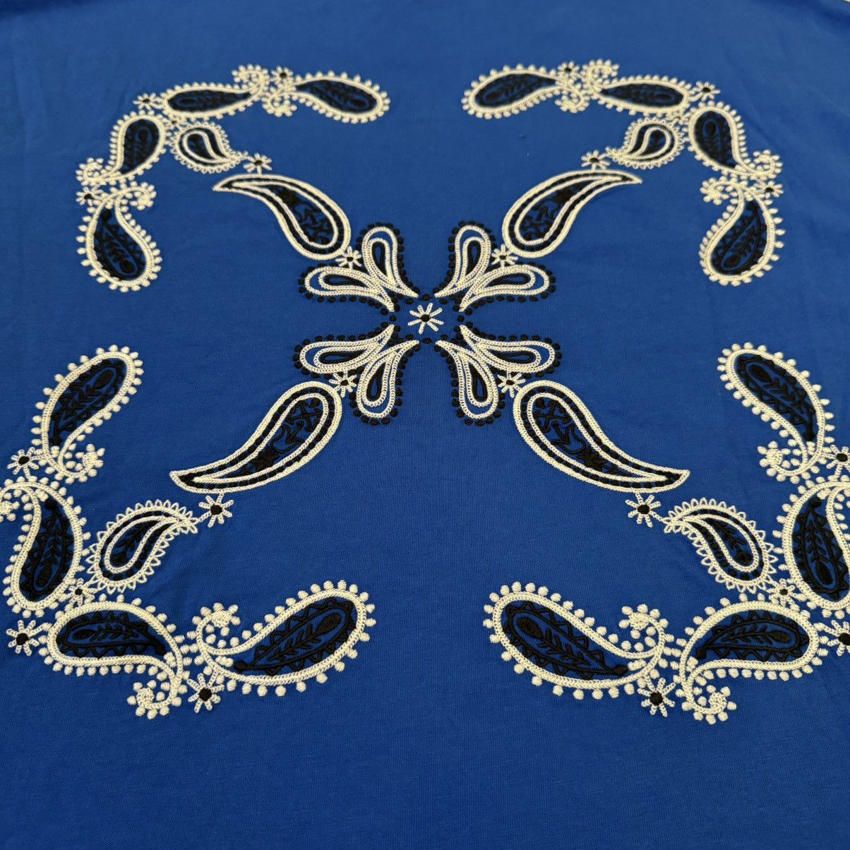 Off-White OFF-WHITE c/o Virgil Abloh Bandana Embroidered Arrow Tee Size US XL / EU 56 / 4 - 6 Thumbnail