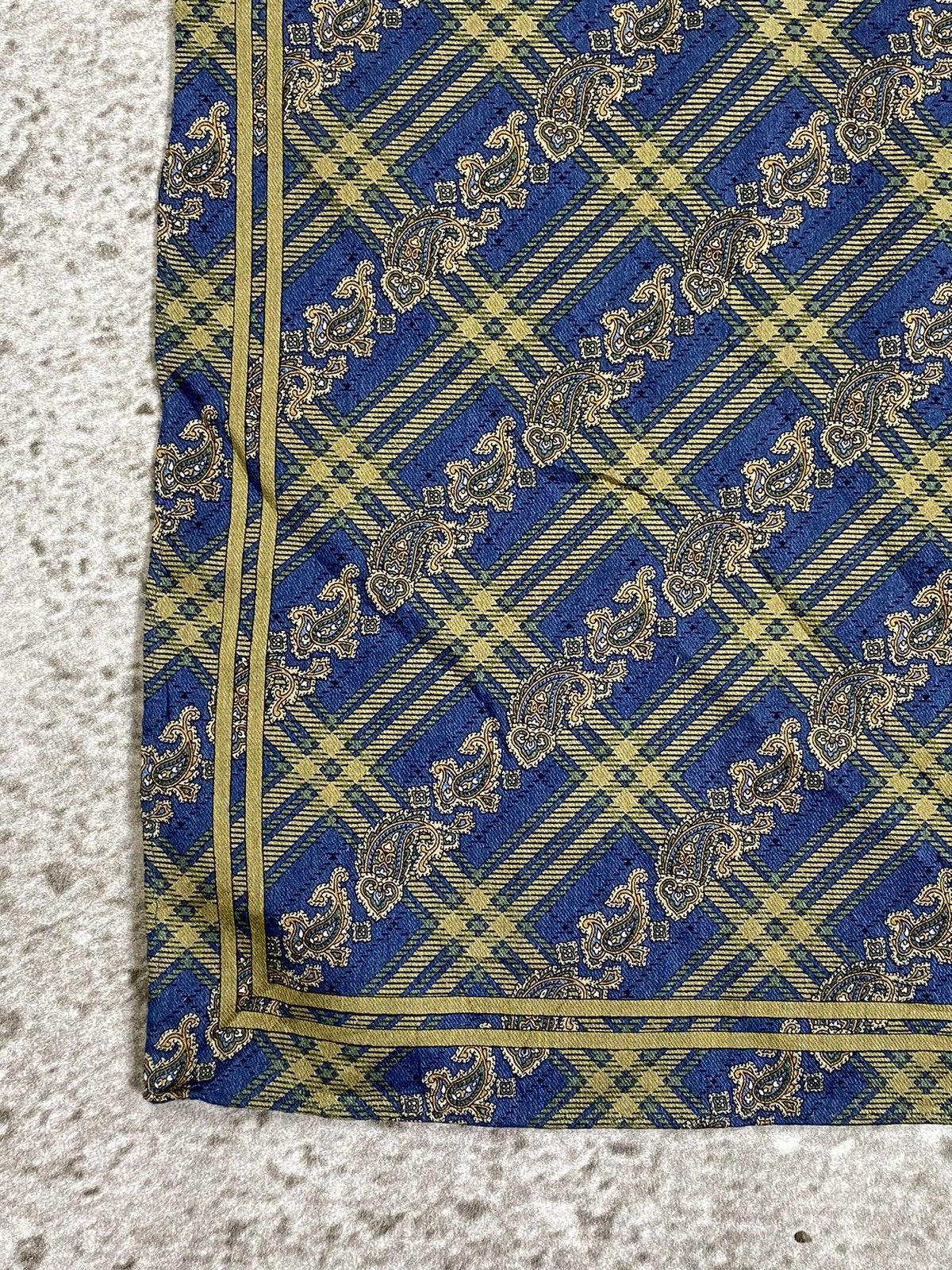 Yves Saint Laurent Yves Saint Laurent Handkerchief / Bandana / Neckerchief Size ONE SIZE - 4 Thumbnail