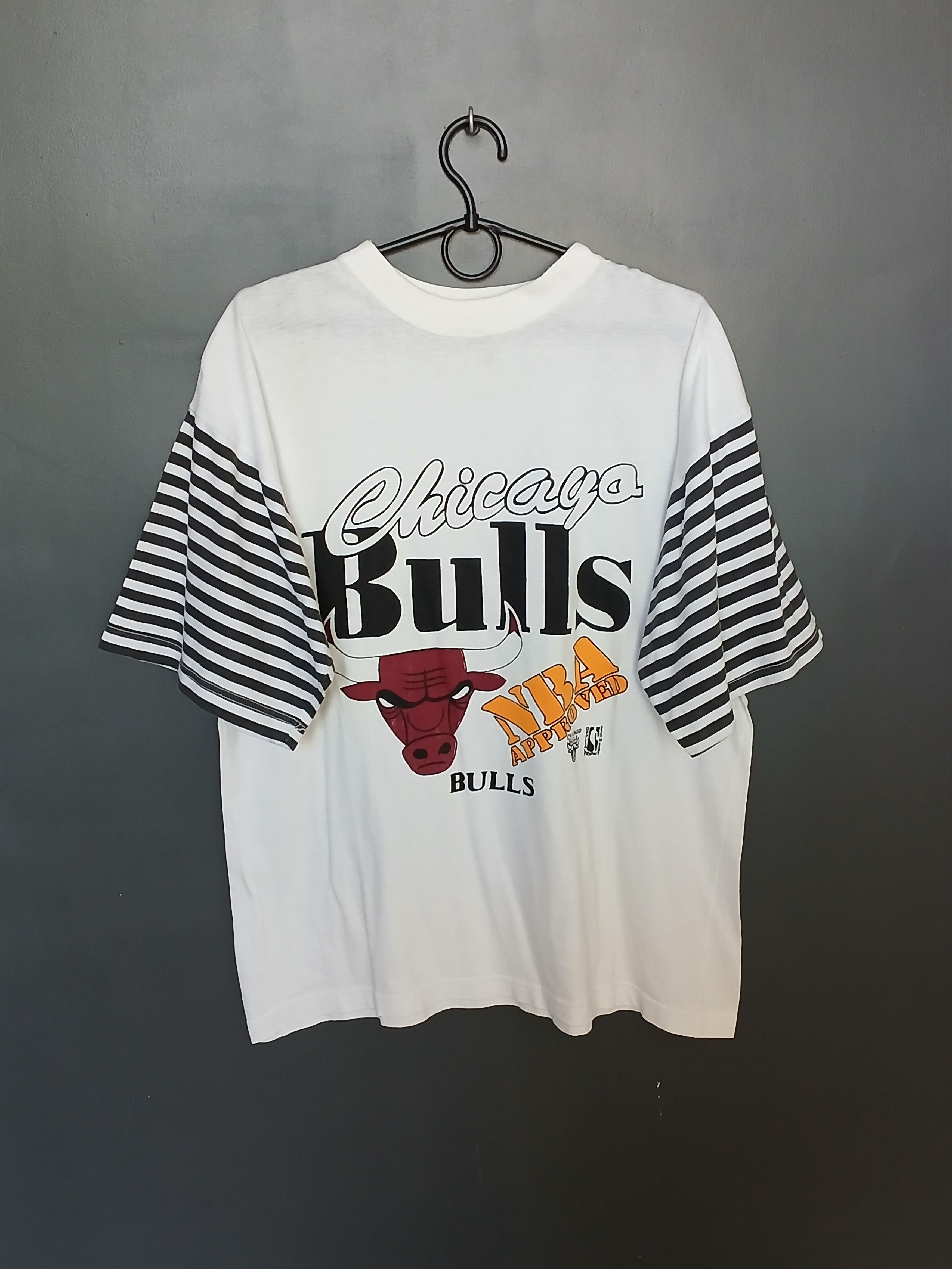 NBA × Vintage Vintage NBA Chicago Bulls Basketball T-Shirt Size US M / EU 48-50 / 2 - 1 Thumbnail