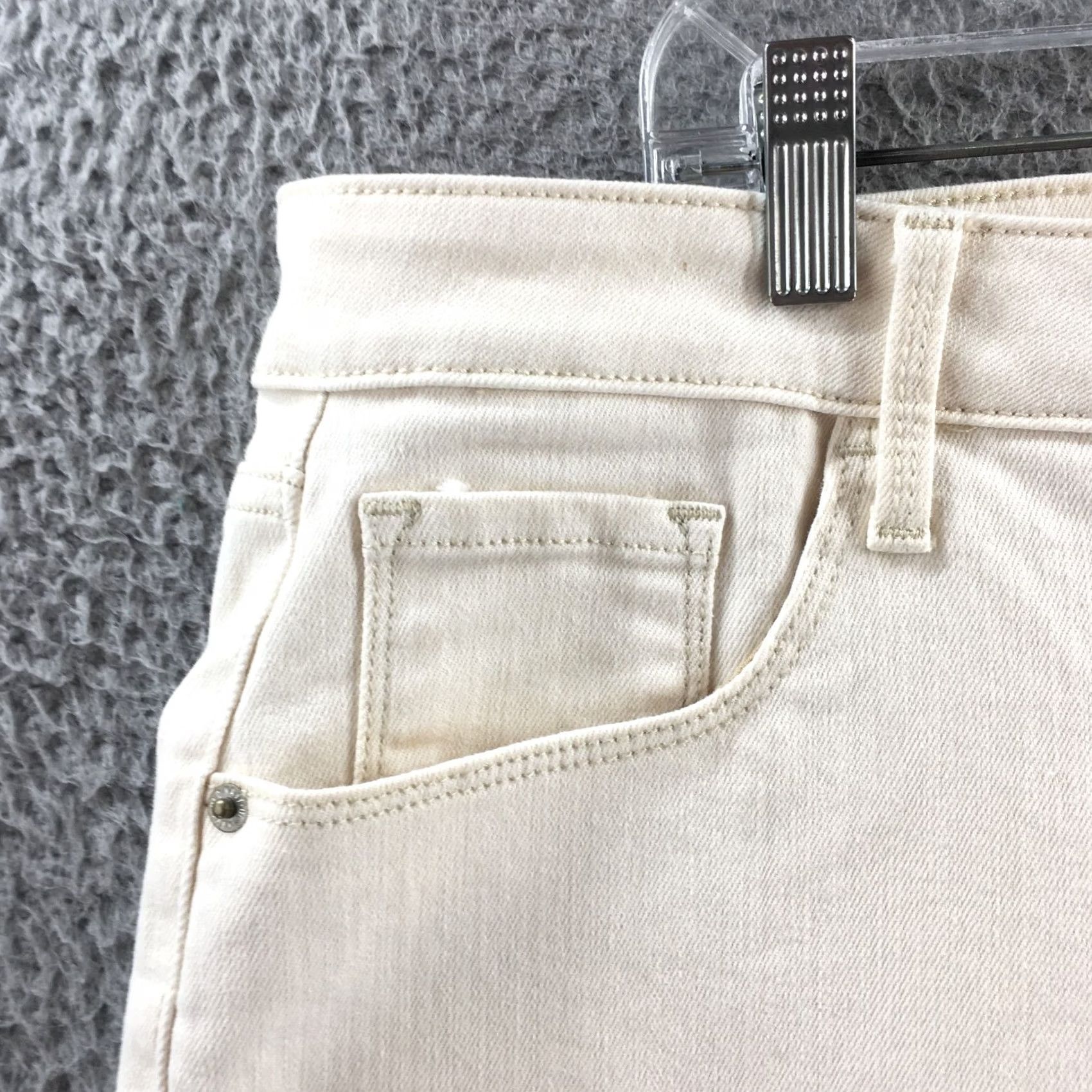 Old Navy Old Navy Bermuda Shorts Womens 18 Beige High Rise Cuffed Zip NEW Womens Bermuda Shorts 18 Beige High Rise Cuffed Zip NEW Size 40" / US 18 - 4 Thumbnail
