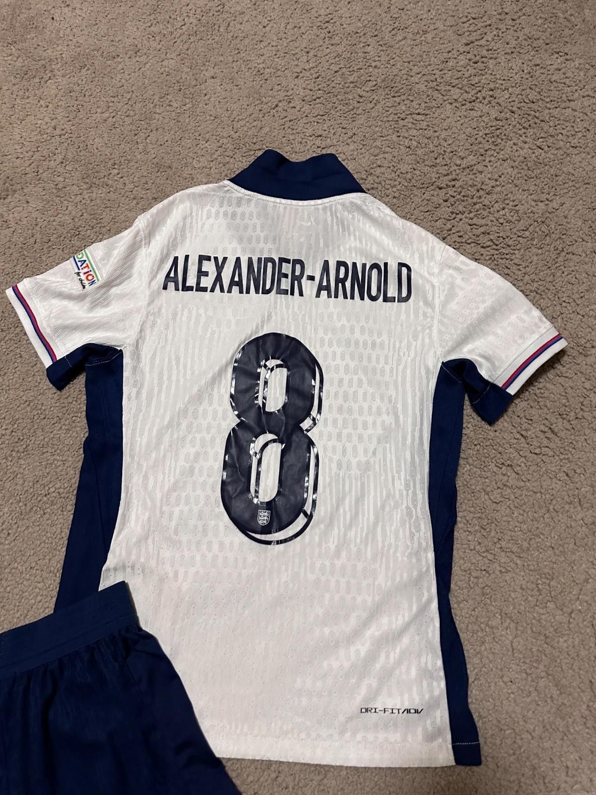 Nike #8 ARNOLD Nike England 2024/25 Home Football Shirt Sz S Size ONE SIZE - 8 Thumbnail