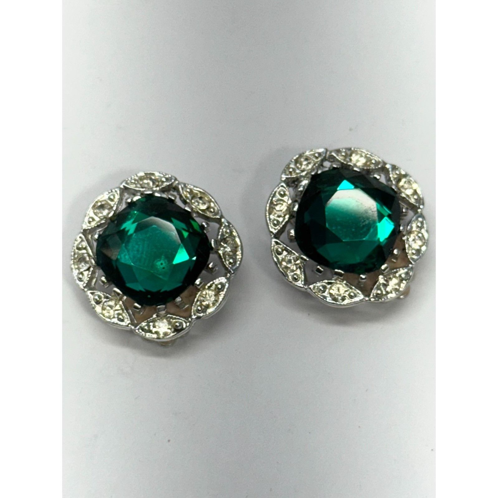 Other Vintage Sarah Coventry green glass rhinestone clip on earrin Size ONE SIZE - 4 Thumbnail