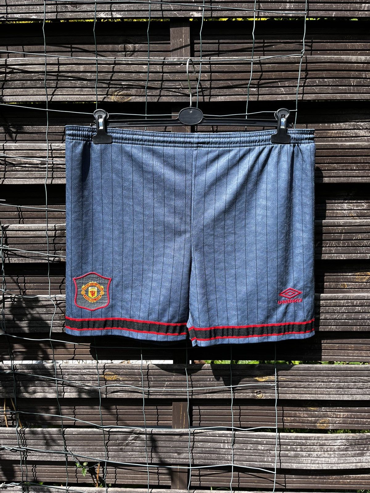Vintage ⚽️ MANCHESTER UNITED 1995 1996 VINTAGE SOCCER SHORTS FOOTBALL Size US 34 / EU 50 - 2 Thumbnail