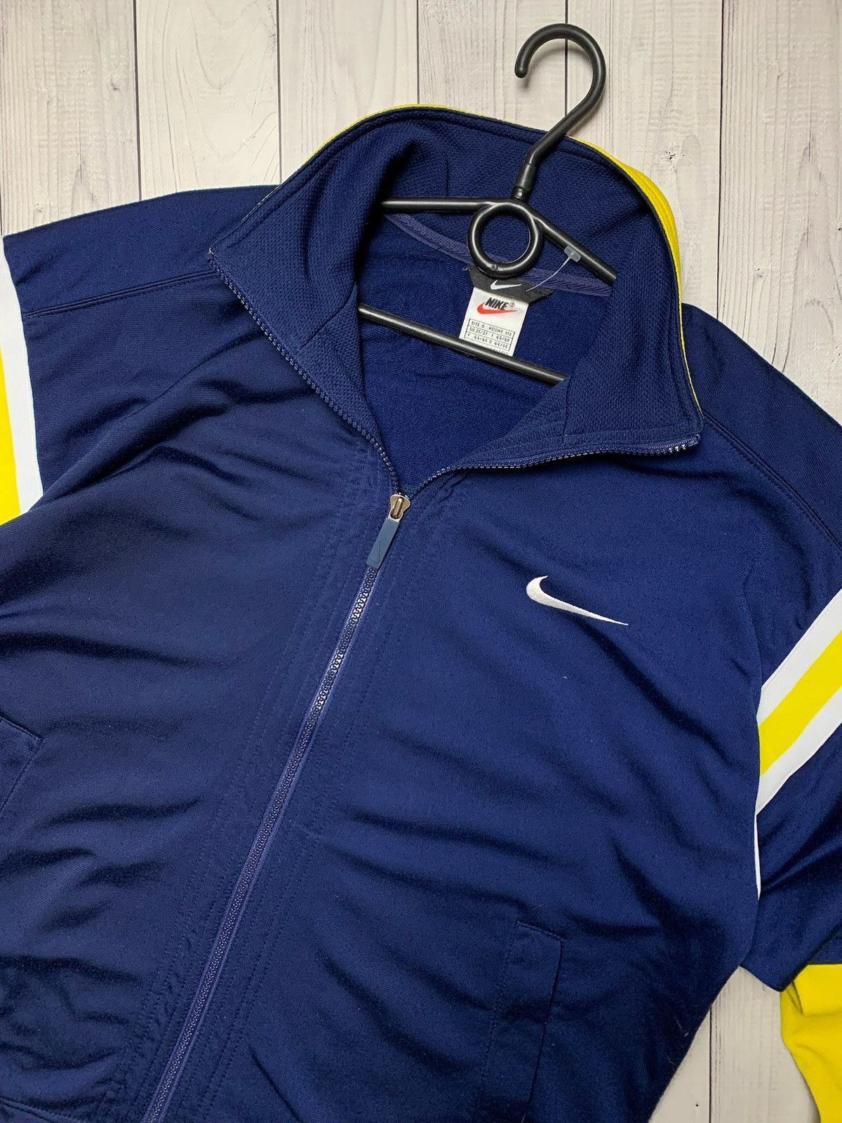 Vintage Vintage Nike track jacket size S big logo swoosh Size US S / EU 44-46 / 1 - 3 Thumbnail