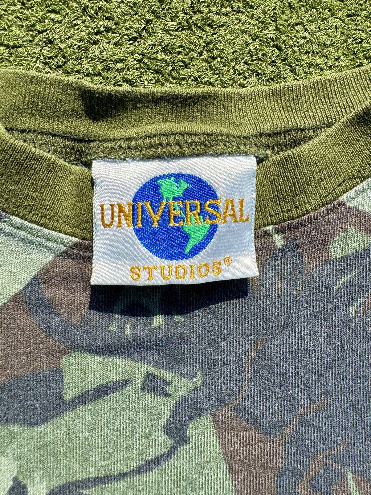 Universal Studios × Vintage 1997 Jurassic Park Universal Studios 90’s Camo Movie T-Shirt Size US L / EU 52-54 / 3 - 5 Thumbnail