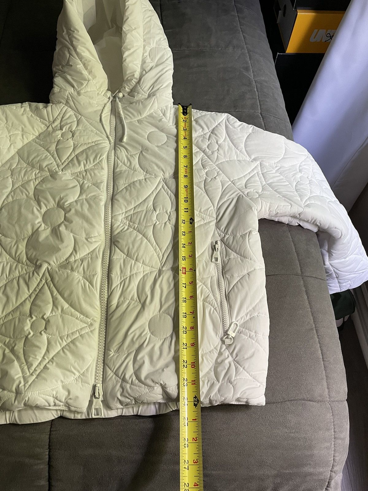 Louis Vuitton Louis Vuitton White Flower Quilted Puffer Hooded Jacket Size US S / EU 44-46 / 1 - 7 Thumbnail