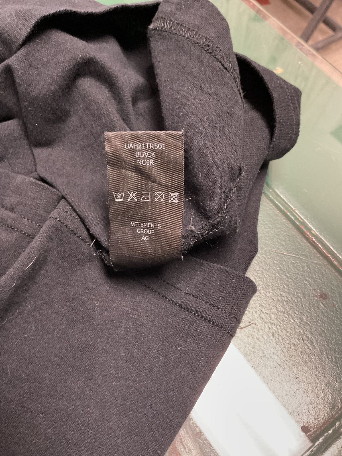 Vetements AW2021 Vetements ‘Basic Logo’ Black T-Shirt Size US M / EU 48-50 / 2 - 6 Thumbnail