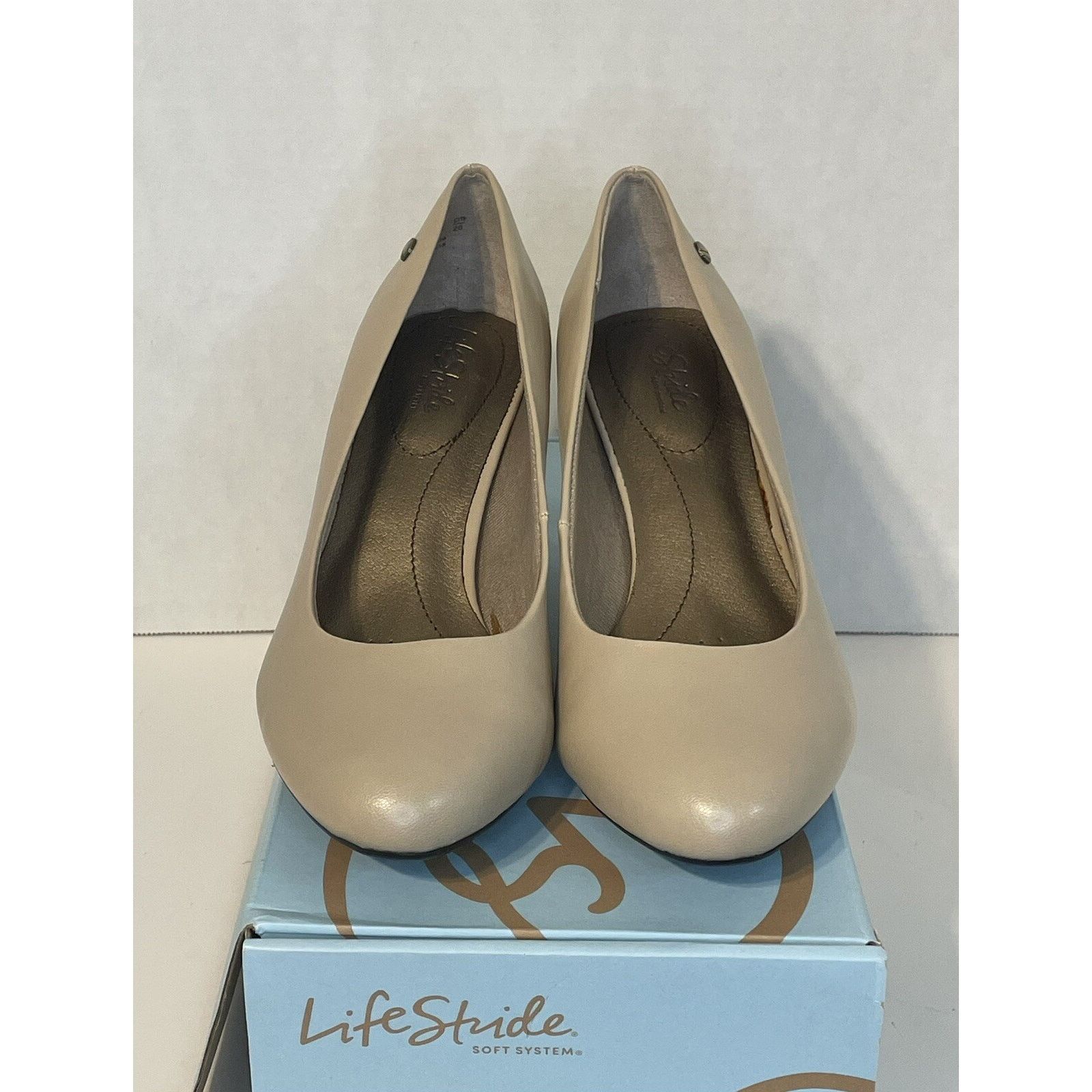 The Unbranded Brand LifeStride Women’s Nude Classic Heels Pumps Size 9M Comfort Size US 9 / IT 39 - 8 Thumbnail
