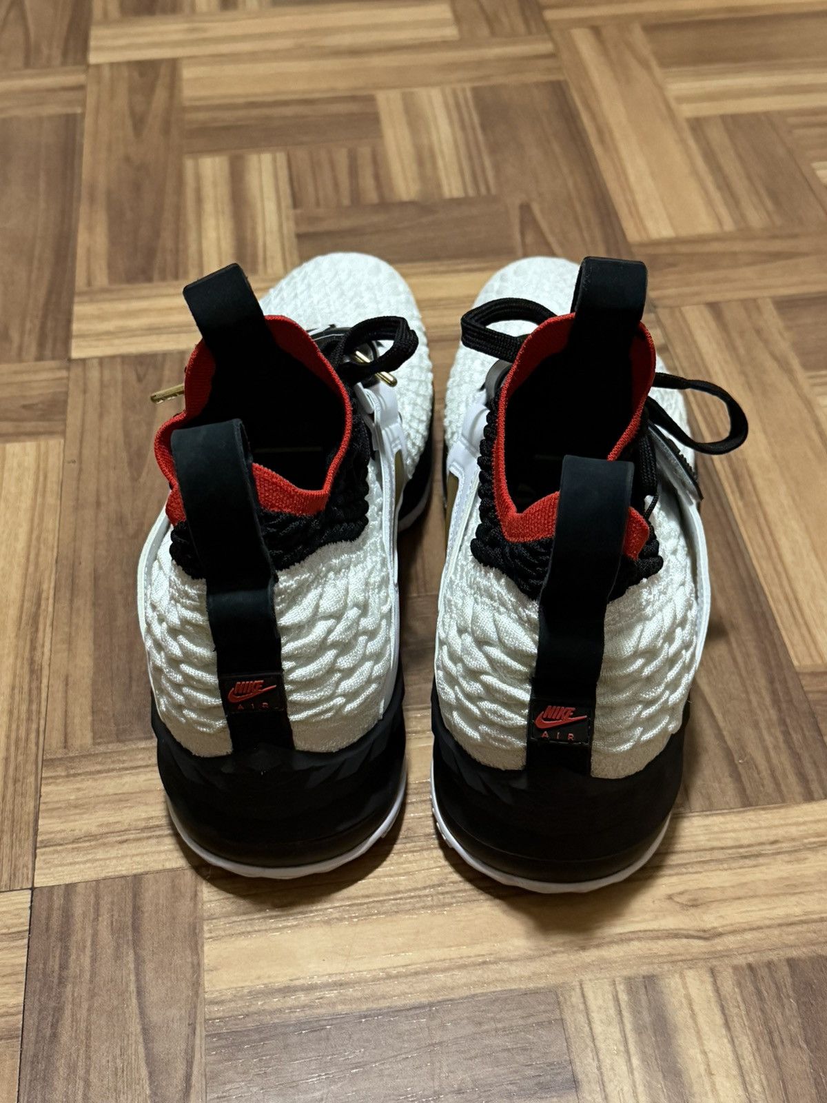 Nike Nike LeBron 15 Diamond Turf Size US 11 / EU 44 - 4 Thumbnail