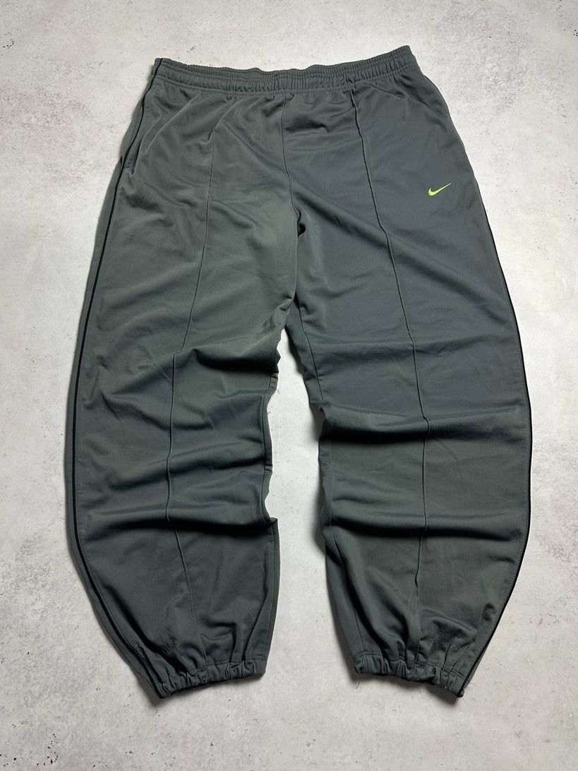 Nike × Vintage Vintage Nike Swoosh Baggy Trackpants Y2K XL Size US 36 / EU 52 - 1 Thumbnail
