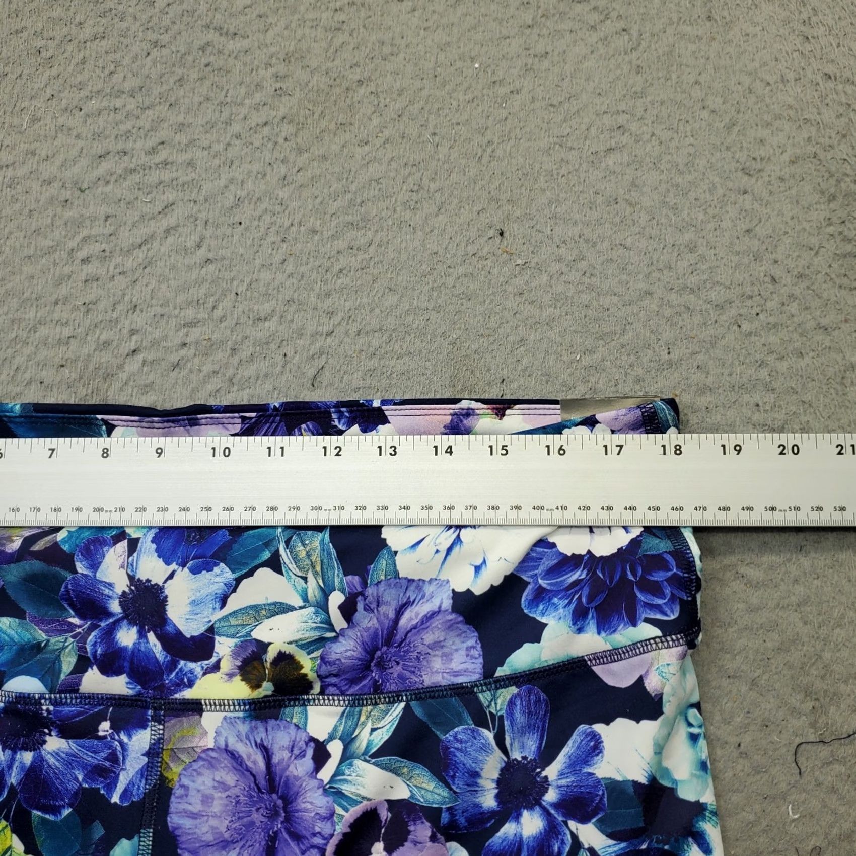 Old Navy Old Navy Active Go Dry Leggings Womens XXL Multicolor Floral Fitted Tapered Leg Size 40" / US 18 - 6 Thumbnail