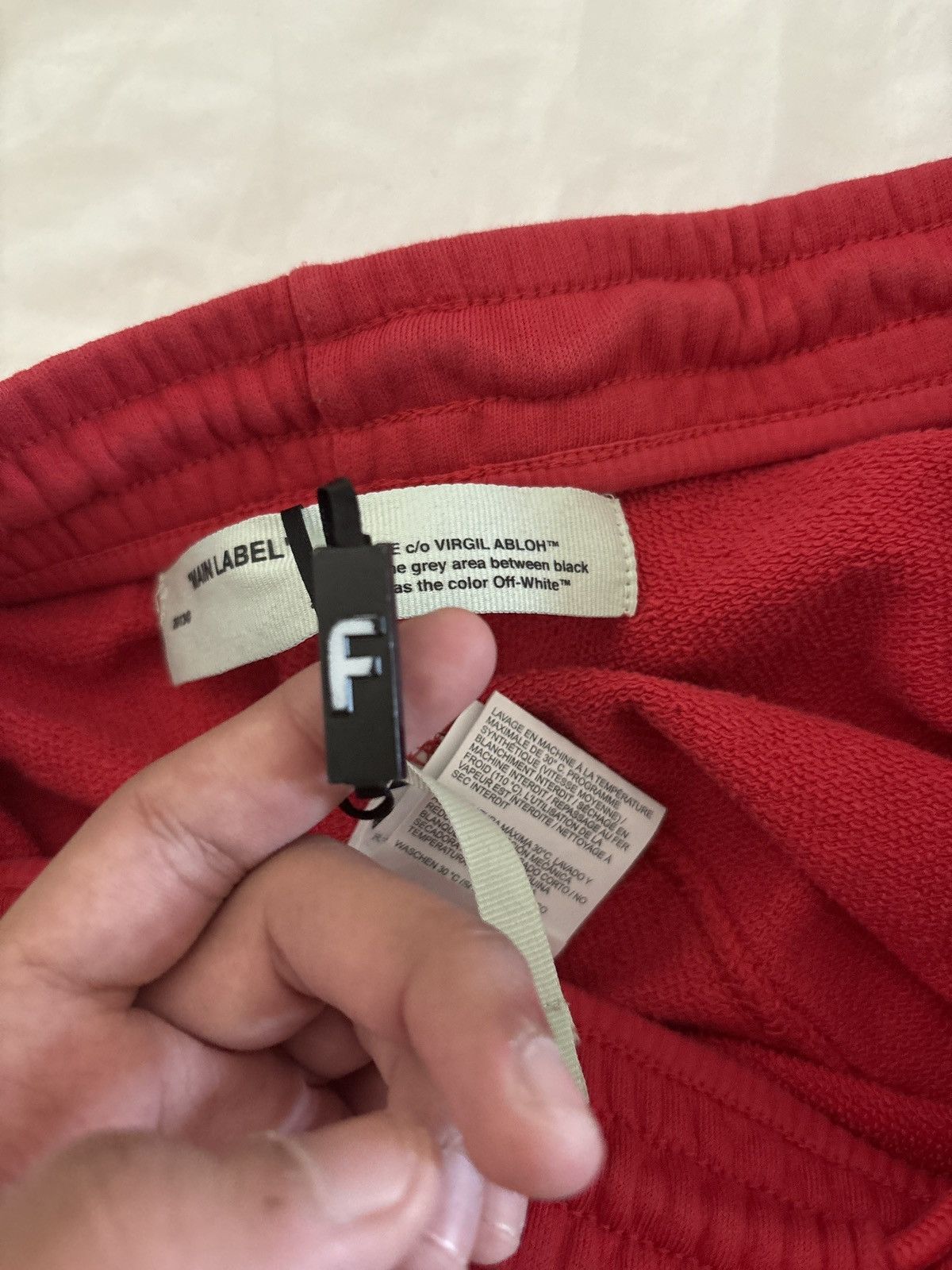 Off-White Off white red and black shorts Size US 34 / EU 50 - 7 Thumbnail