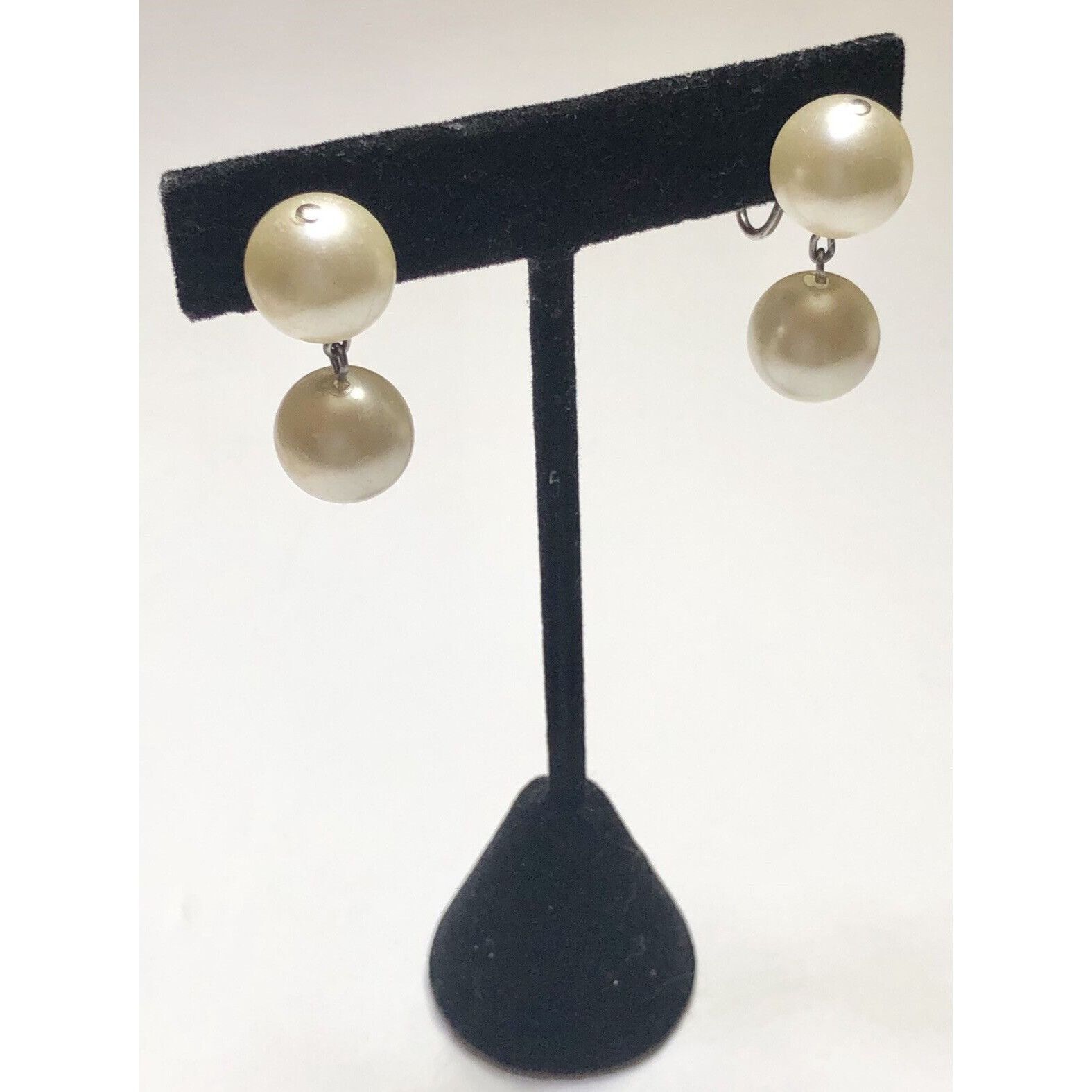 Vintage Richelieu faux pearl dangle double pearl vintage earrings Size ONE SIZE - 2 Thumbnail