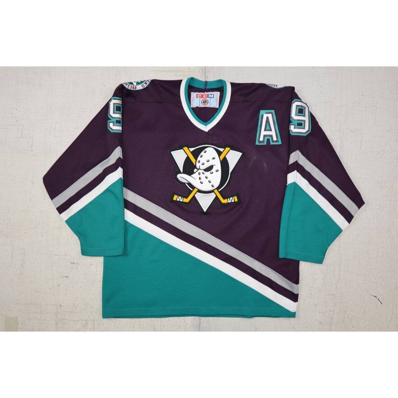 Vintage 90s Paul Kariya #9 Anaheim Mighty Ducks Hockey CCM L