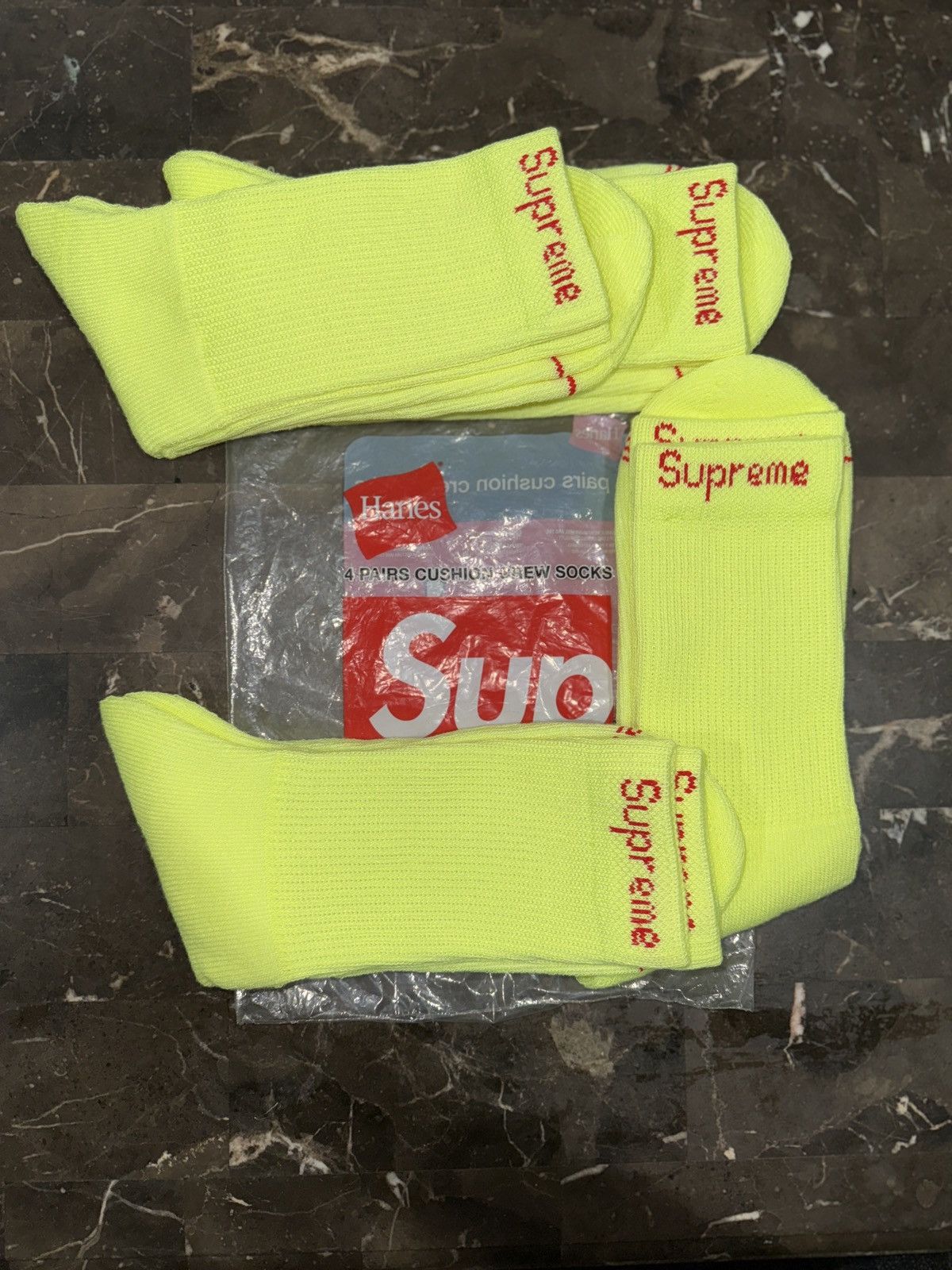 Supreme Supreme Hanes crew socks (1 Pair) Size ONE SIZE - 1 Thumbnail