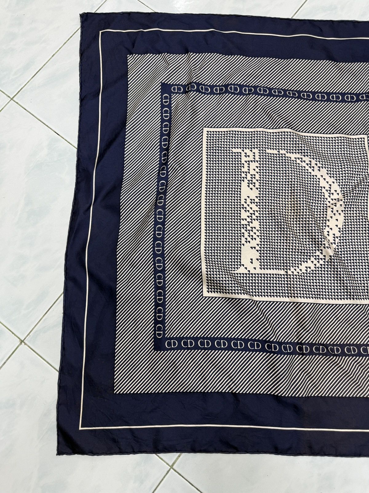 Christian Dior Monsieur 🔥🔥🔥Christian Dior silk scarf featuring a large "CD" monogram Size ONE SIZE - 4 Thumbnail