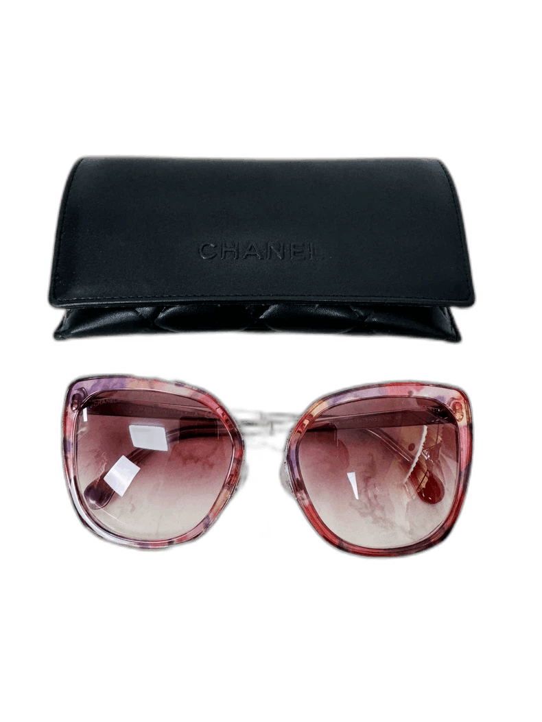 Chanel Chanel Sunglasses with Case in Excellent Condition Size ONE SIZE - 1 Thumbnail
