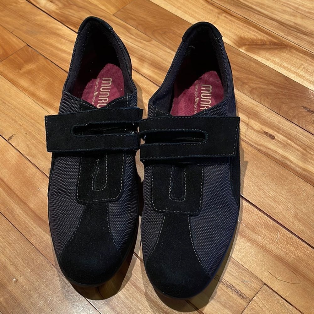 MONROW Munro Joliet black fabric/suede strap sneakers. Shock absor Size US 9 / IT 39 - 6 Thumbnail