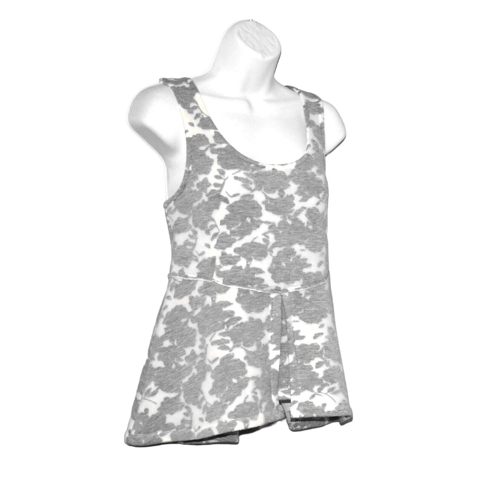 Anthropologie NWT AKEMI + KIN ANTHROPOLOGIE Gray Scuba Peplum Top Sz S $88 Size S / US 4 / IT 40 - 5 Thumbnail