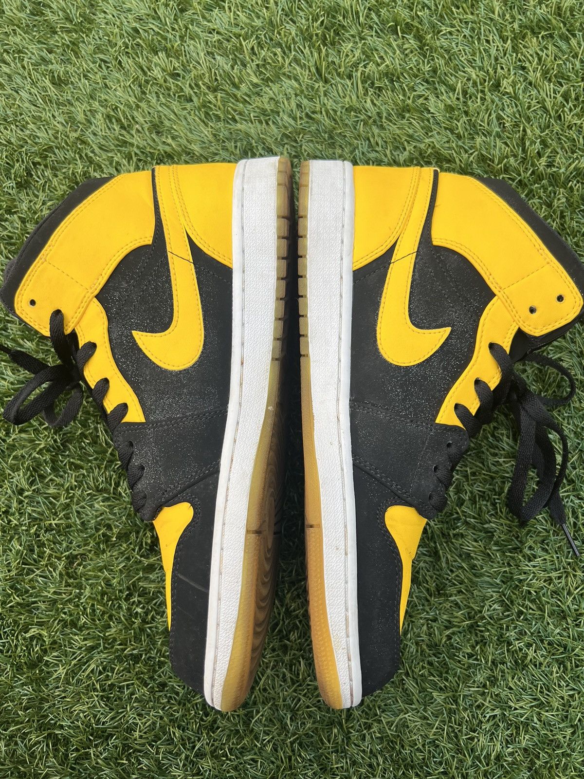 Jordan Brand Jordan 1 Mid “New Love” 2017 Size US 10.5 / EU 43-44 - 17 Thumbnail