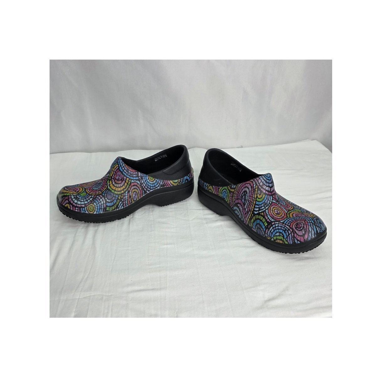 Crocs Crocs Neria Pro II Multi Colored Abstract Slip On Clogs Size US 9 / IT 39 - 10 Thumbnail