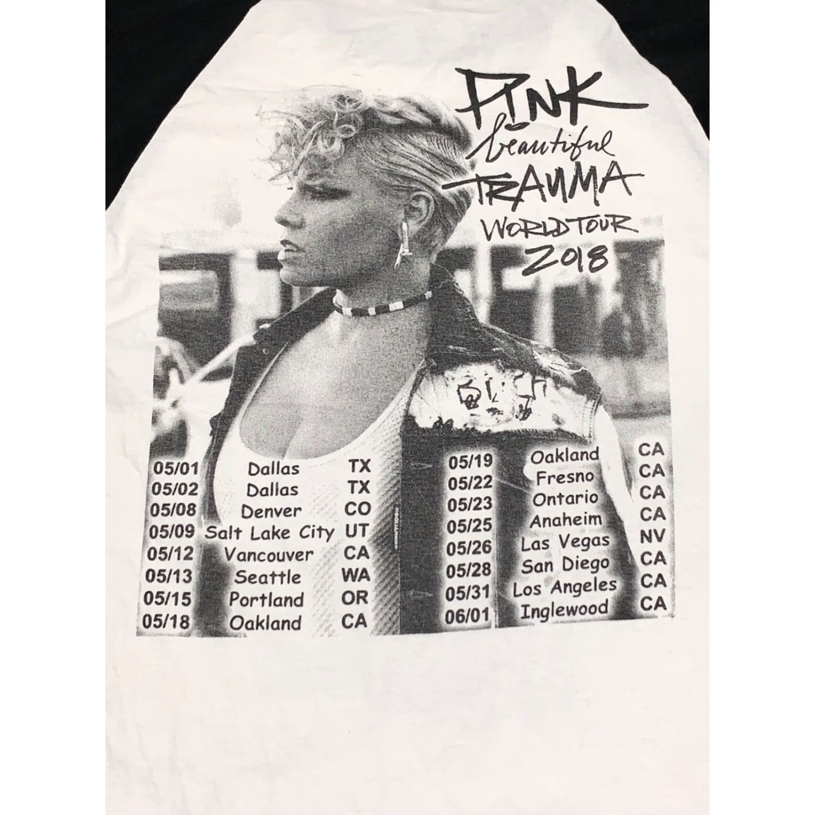 Vintage Sun a Pink Beautiful Trauma 2018 World Tour Shirt S 3/4 Sleeve Music Rock Pop Unisex Adults T-Shirt Pink S 2018 Tour Shirt Mens Womens Girls Boys Size US S / EU 44-46 / 1 - 4 Thumbnail