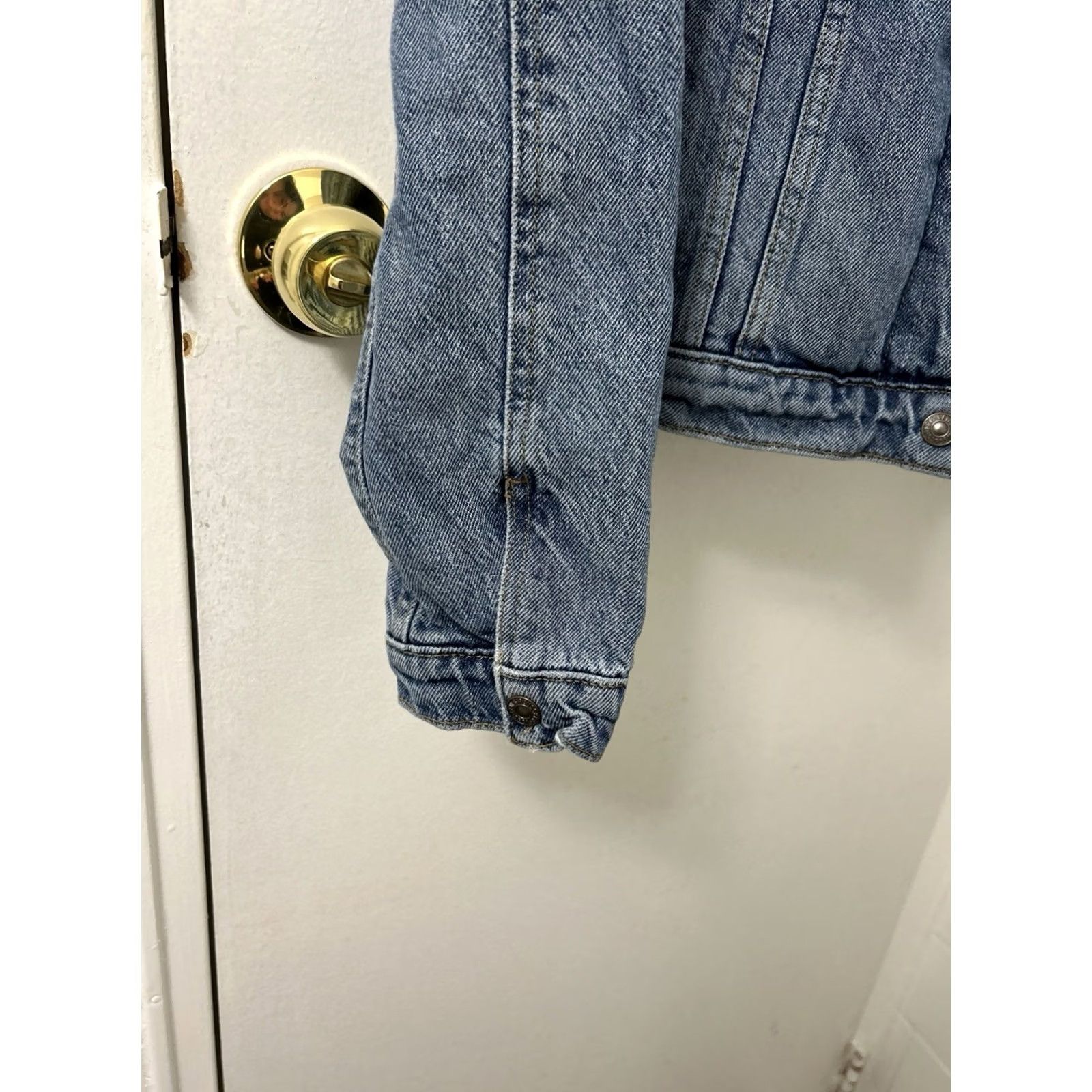 Levi's Levi's Trucker Jacket Womens Medium Blue Sherpa Lined Denim Pockets Button Front 90s Classic Fashion Winter Fall Spring Jacket Size M / US 6-8 / IT 42-44 - 7 Thumbnail