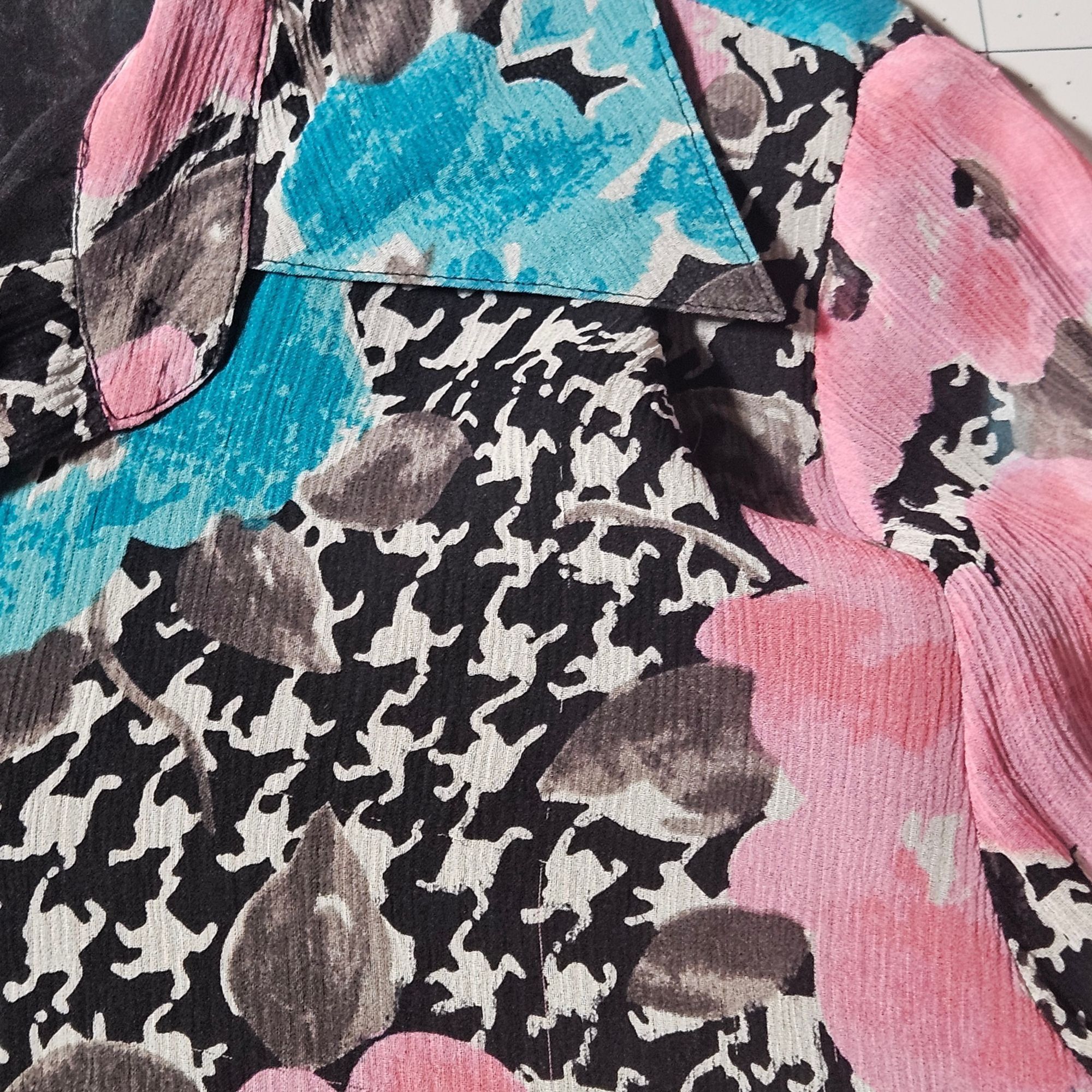 Other Sioni Women’s Silk Floral Blouse Pink/Teal XL Houndstooth Do Size XL / US 12-14 / IT 48-50 - 11 Thumbnail