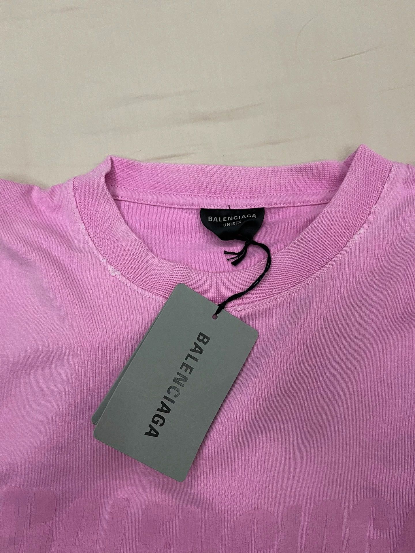 Balenciaga Balenciaga 22fw distressed pink cracked logo Tee S Size US S / EU 44-46 / 1 - 7 Thumbnail
