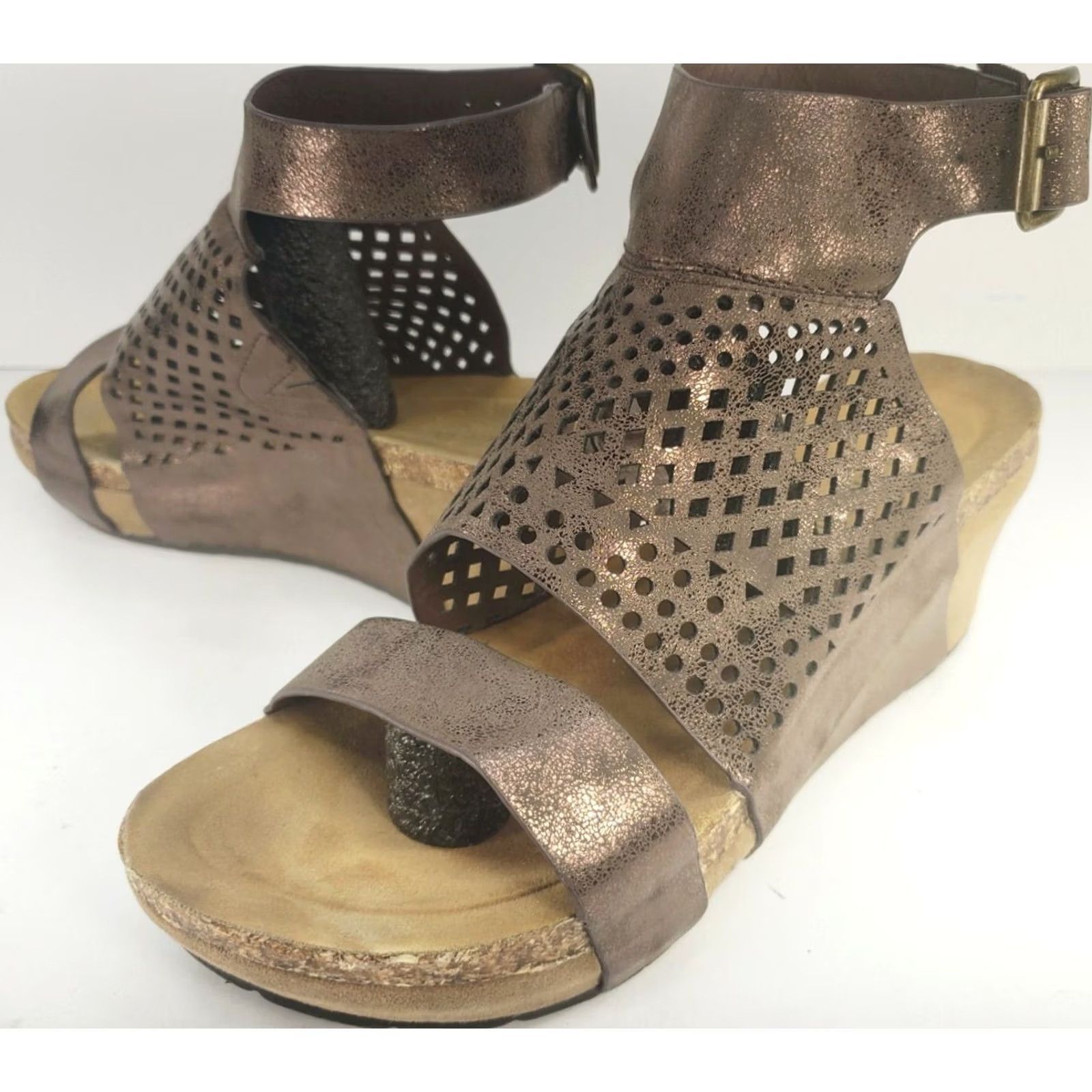 Vintage Pierre Dumas Women's 7 Ankle Strap Wedge Copper Metallic Perforated Peep Sandals Size US 7 / IT 37 - 2 Thumbnail