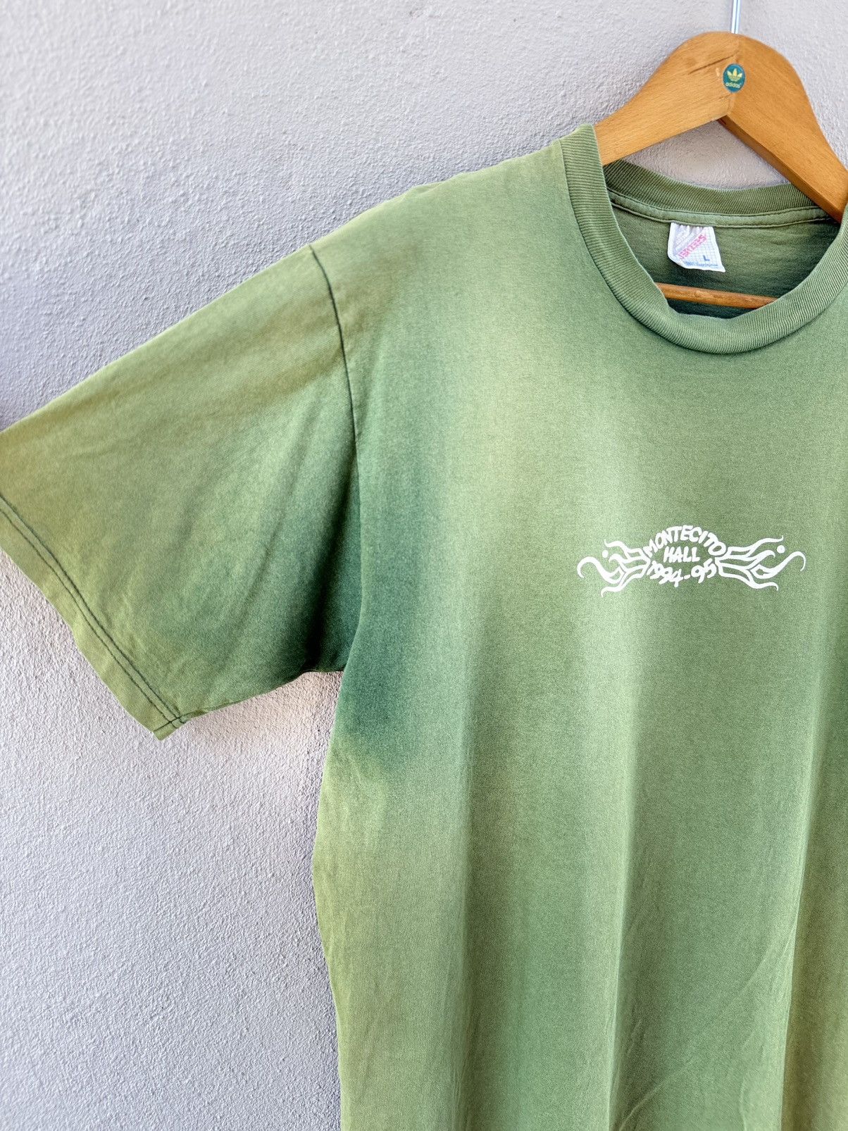 Vintage Thrashed Vintage 90s Montecito Hall Art Logo Sun Faded Tee Size US L / EU 52-54 / 3 - 6 Thumbnail