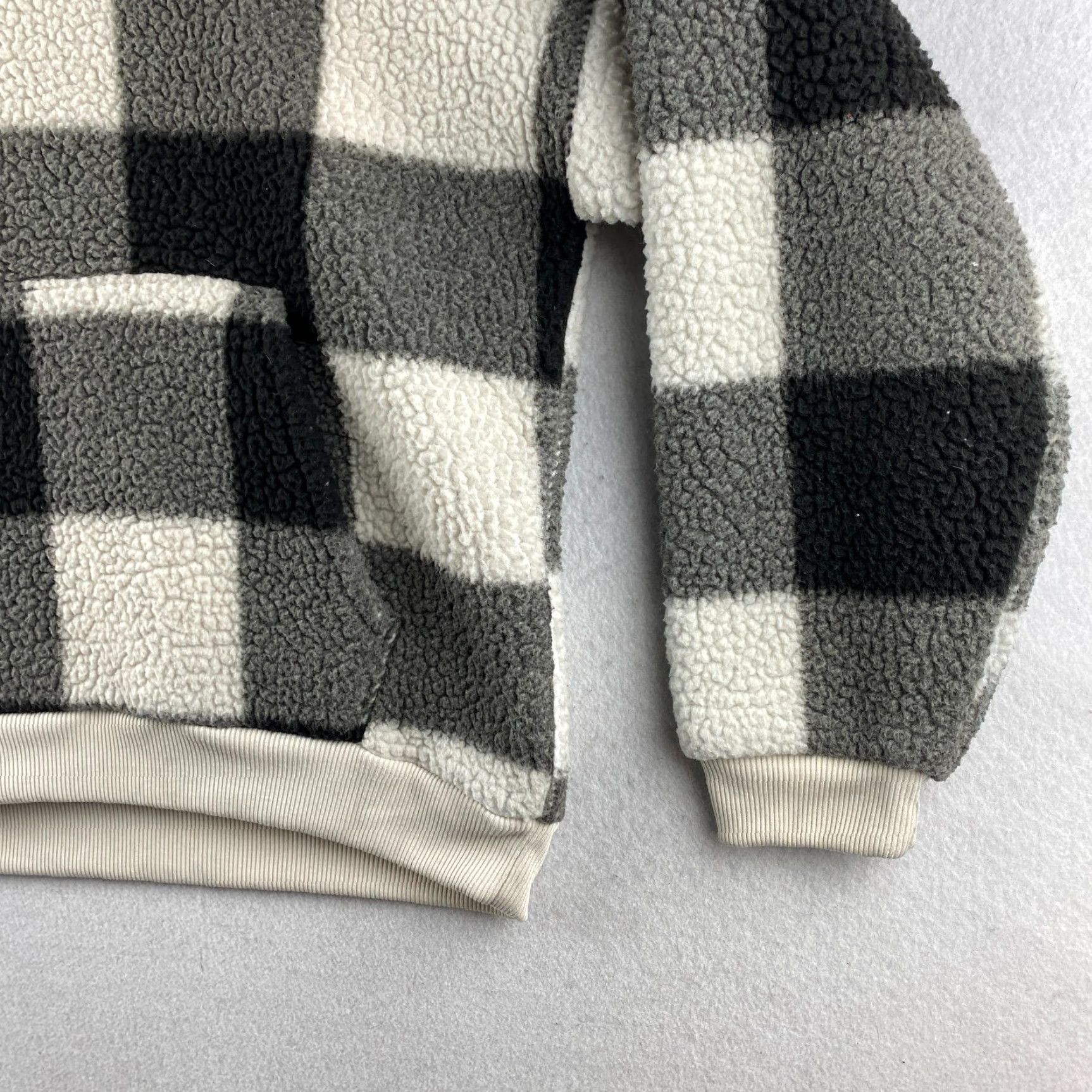 American Eagle Outfitters American Eagle Hoodie Womens Medium M Black White Colorblock Sherpa Pullover Size M / US 6-8 / IT 42-44 - 6 Thumbnail