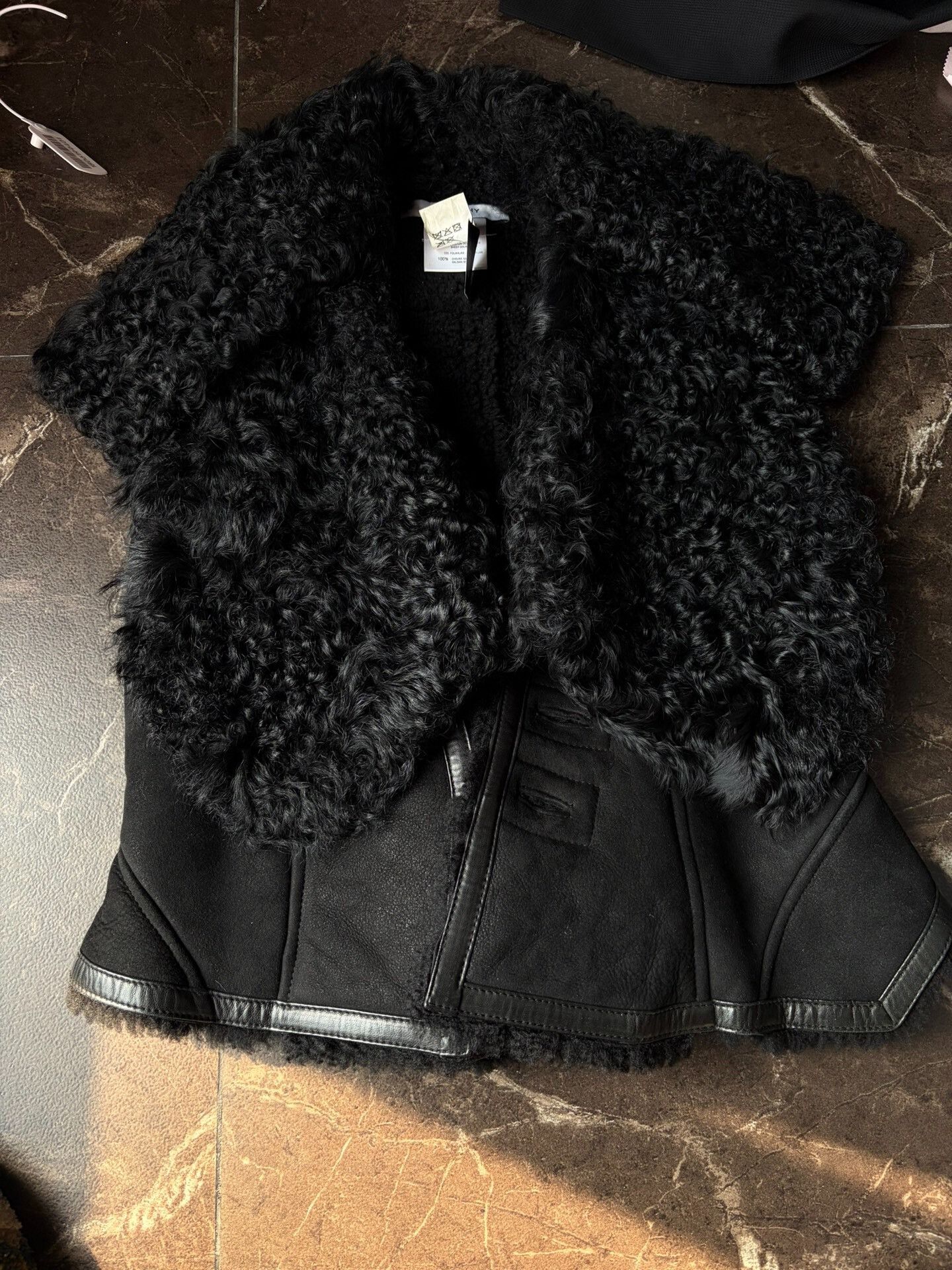 Givenchy Givenchy Shearling Fur Showpiece Size XS / US 0-2 / IT 36-38 - 1 Thumbnail