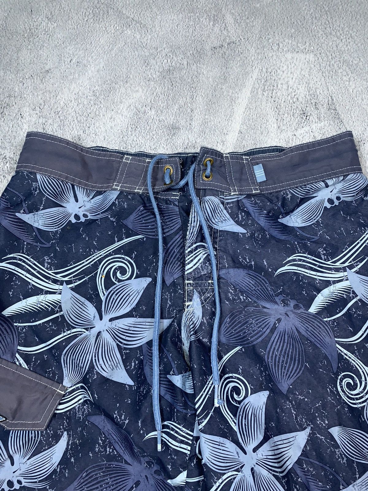 Adidas × Vintage Vintage Adidas faded surf shorts streetwear style size 30 Size US 30 / EU 46 - 5 Thumbnail