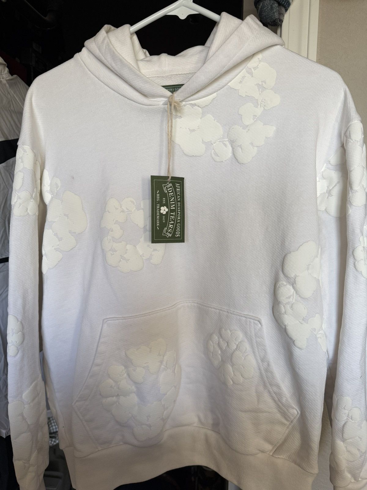 DENIM TEARS Denim Tears White Embossed Cotton Wreath Hoodie Size US M / EU 48-50 / 2 - 1 Thumbnail